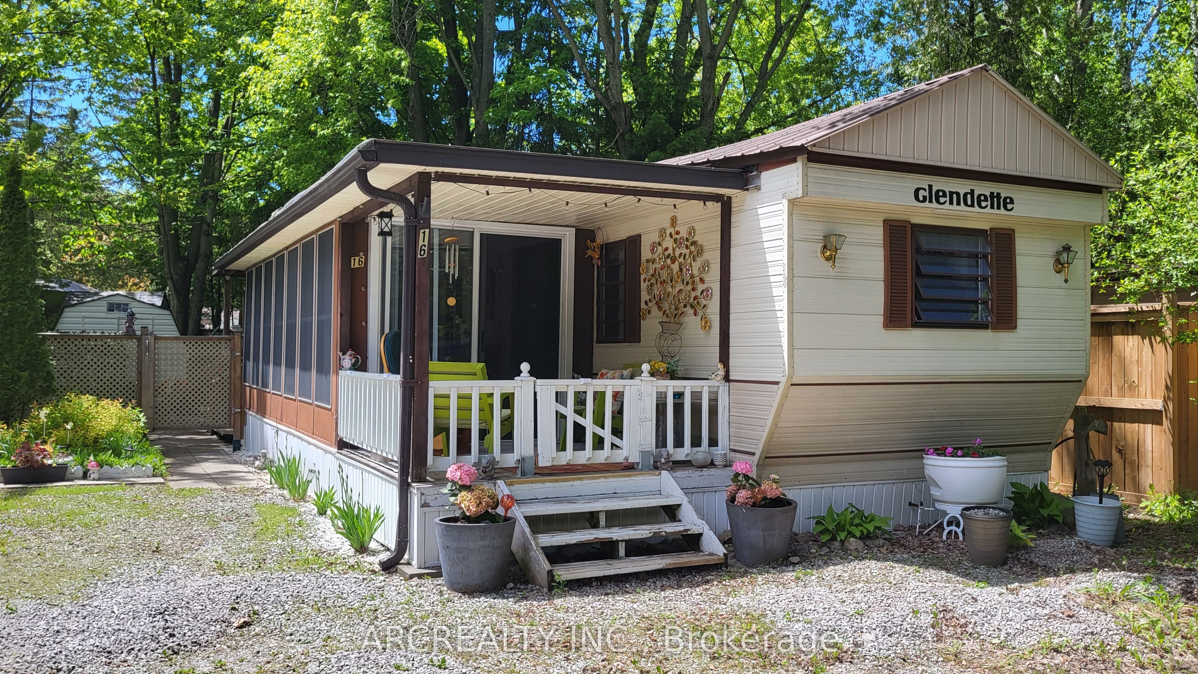 16 Chickadee Court, Georgina, ON, L0E 1N0