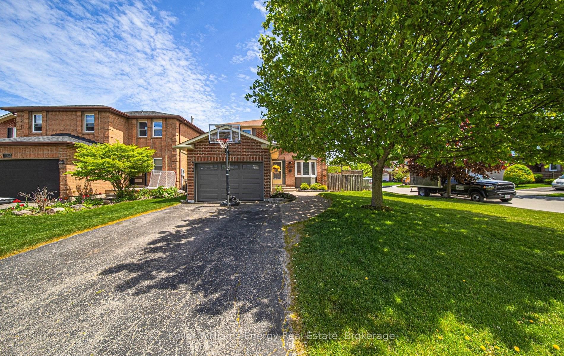 632 Chiron Crescent, Pickering, ON, L1V 4T4