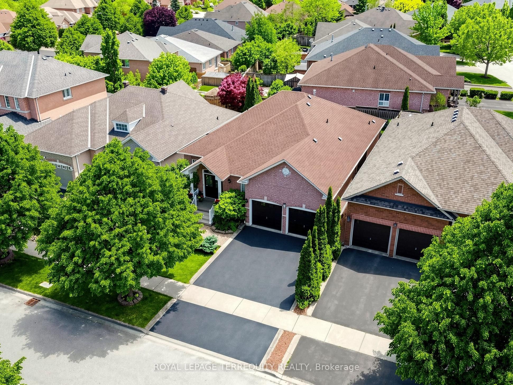 19 Johnson Crescent, Halton Hills, ON, L7G 6C9 photo 2