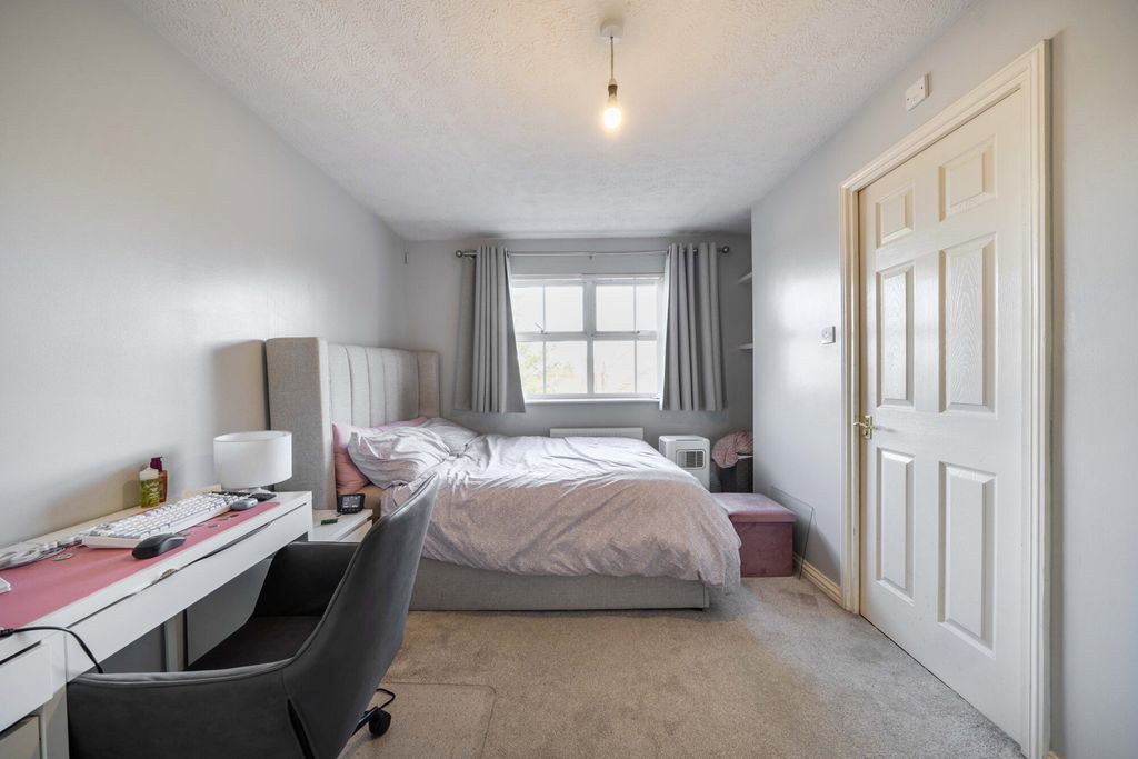Additional image 11 of 2 bed flat for saleSalters Close, Rickmansworth, Hertfordshire WD3