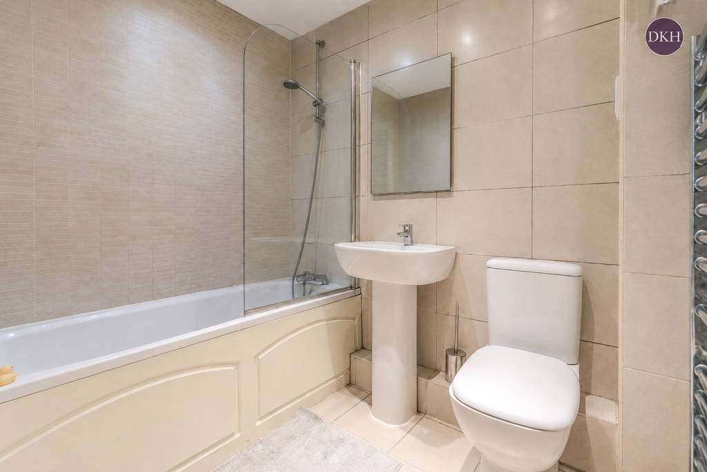 Additional image 10 of 2 bed flat for saleHigh Street, Rickmansworth, Hertfordshire WD3