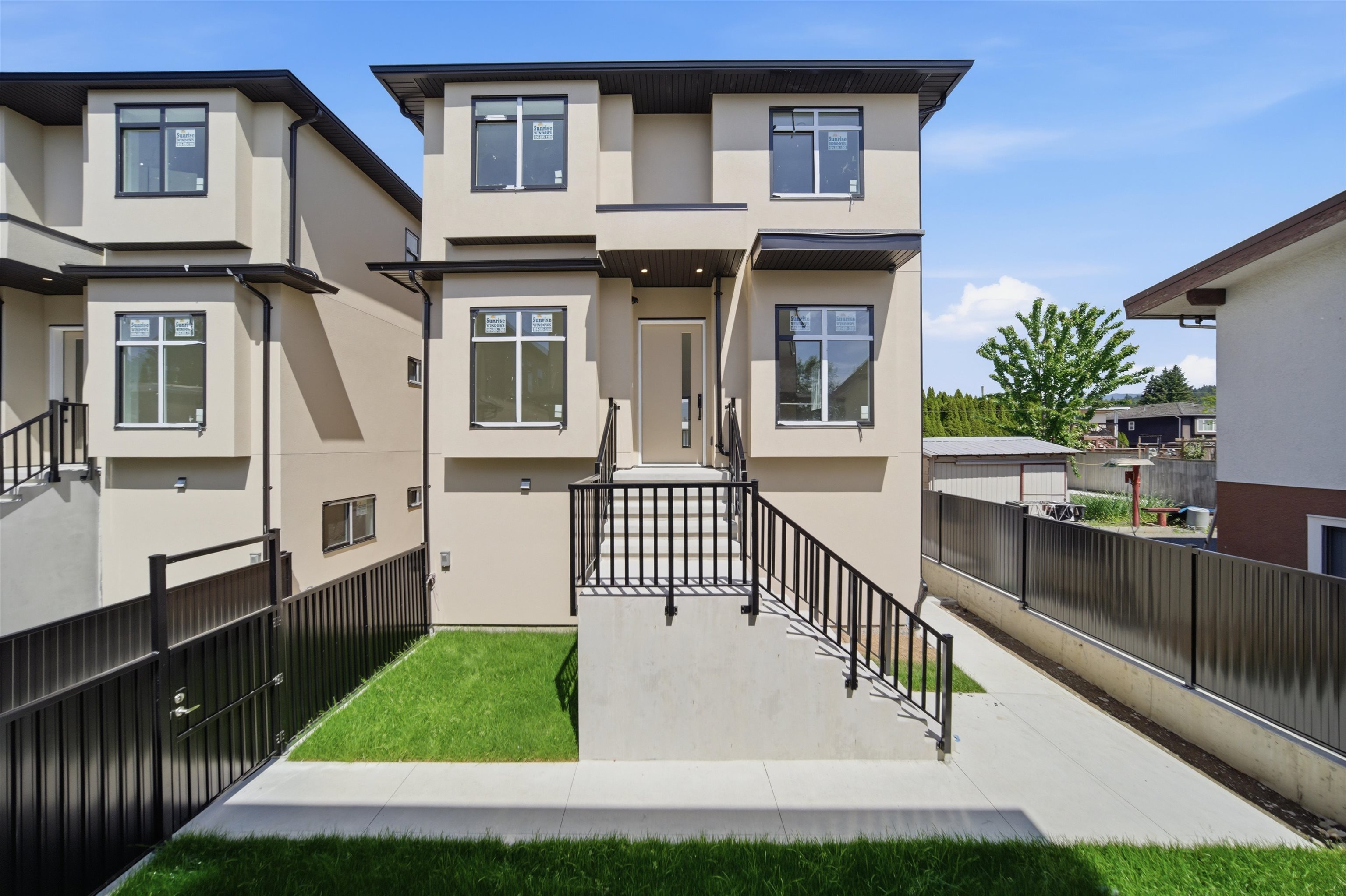 4-6885 Aubrey Street, Burnaby, BC, V5B 2E4