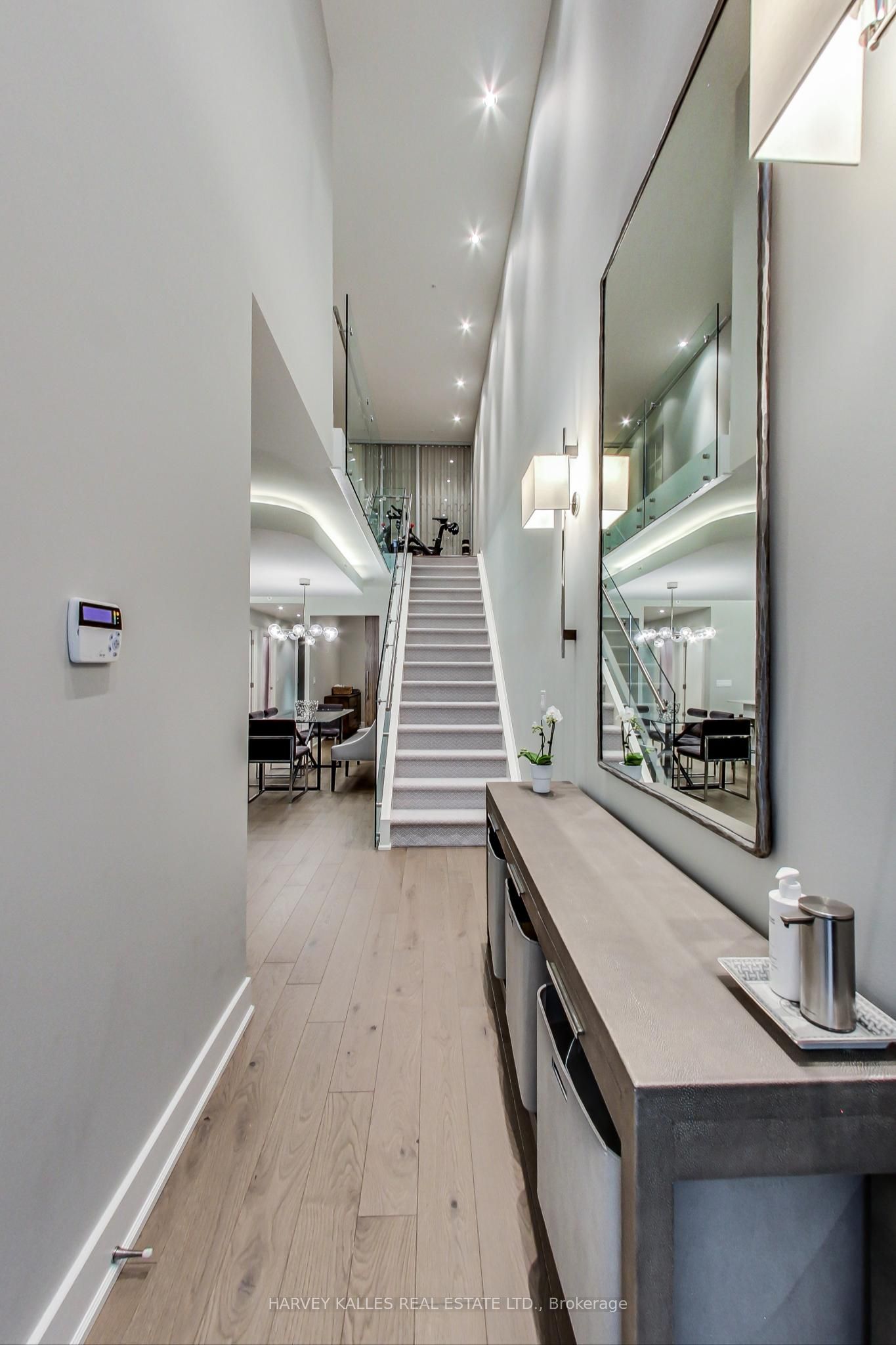 TH24-30 Nelson Street, Toronto, ON, M5V 0H5 photo 3