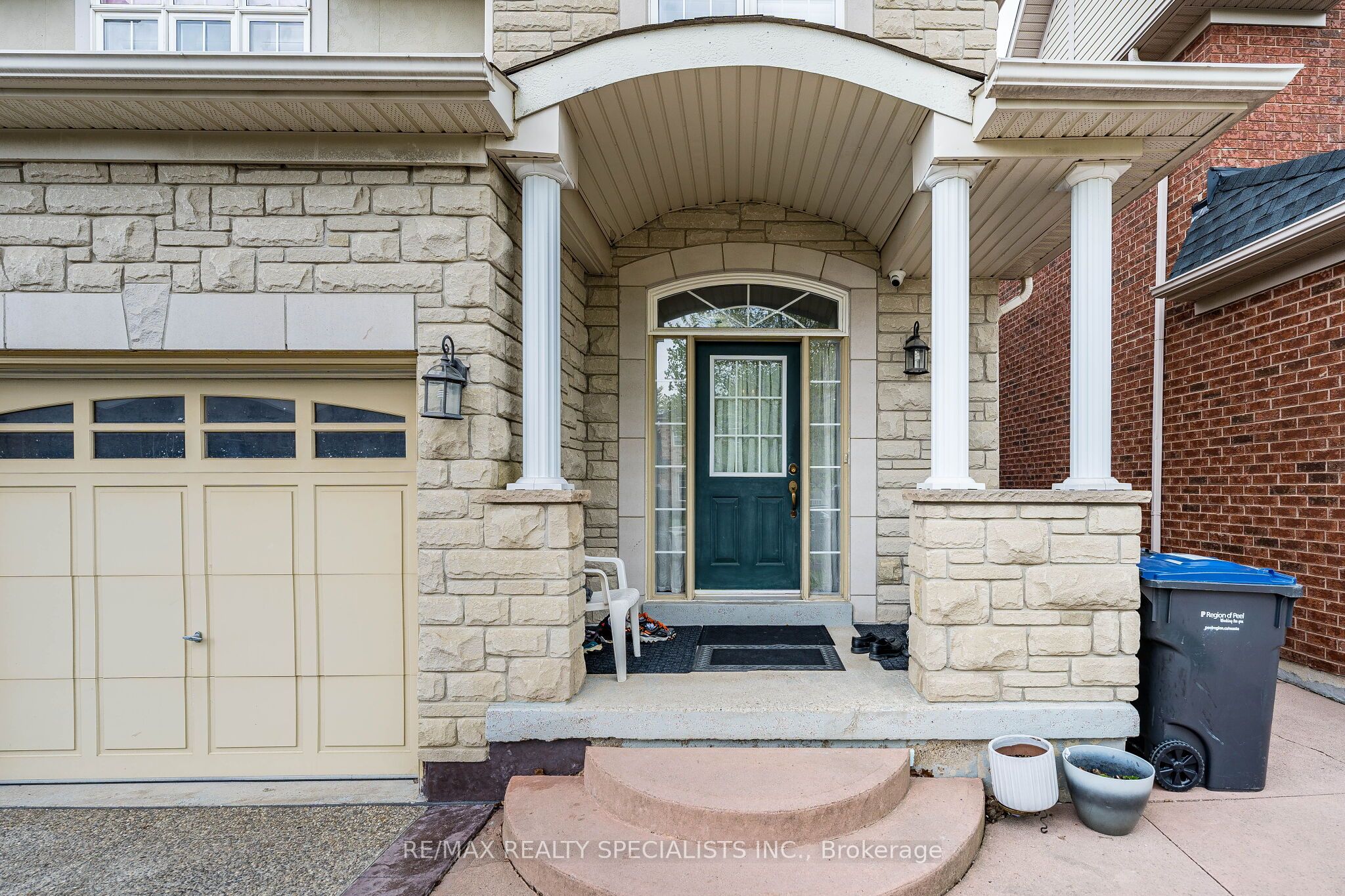 18 Long Meadow Road, Brampton, ON, L6P 2A2 photo 3
