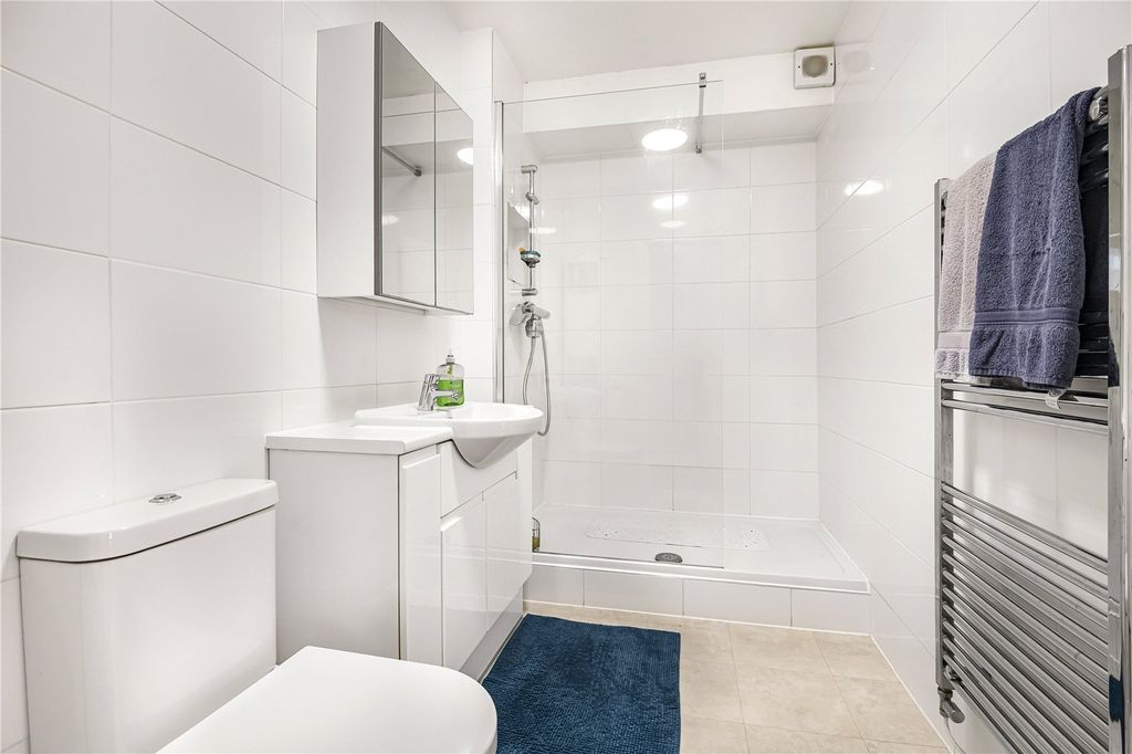 Additional image 11 of 2 bed flat for saleHigh Firs, Gills Hill, Radlett, Hertfordshire WD7
