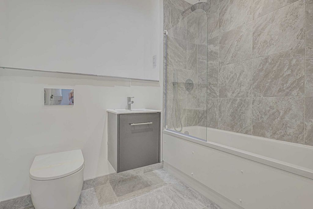Additional image 5 of 2 bed flat for saleThe Regency Apartments, Rayleigh SS6