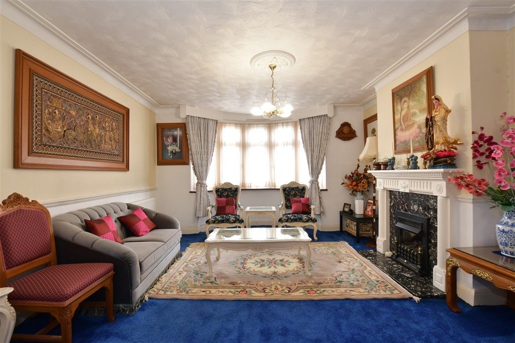5 bed detached house for saleWennington Road, Rainham, Essex RM13