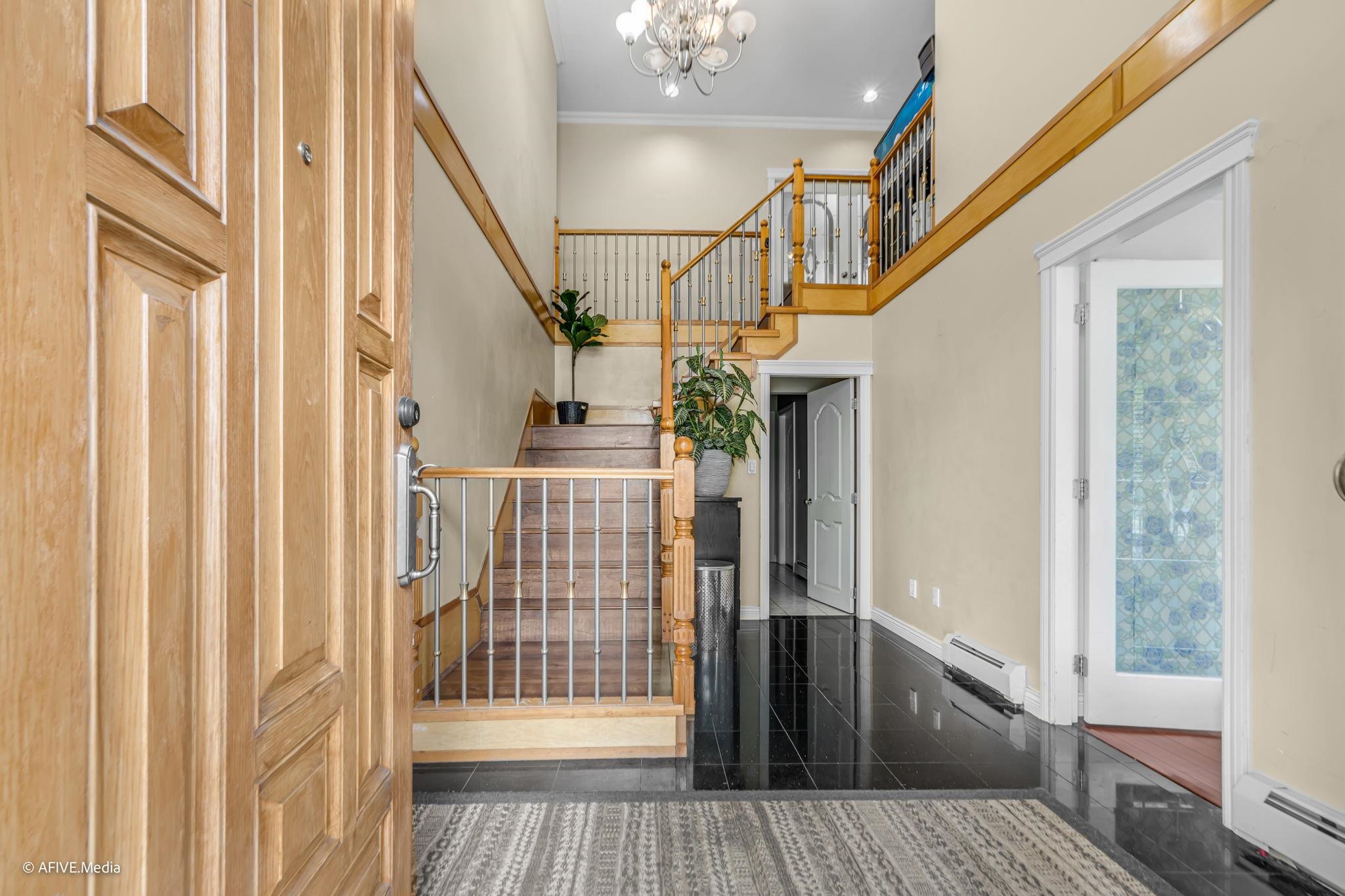 9833 128 Street NE, Surrey, BC, V3T 2Y5 photo 3