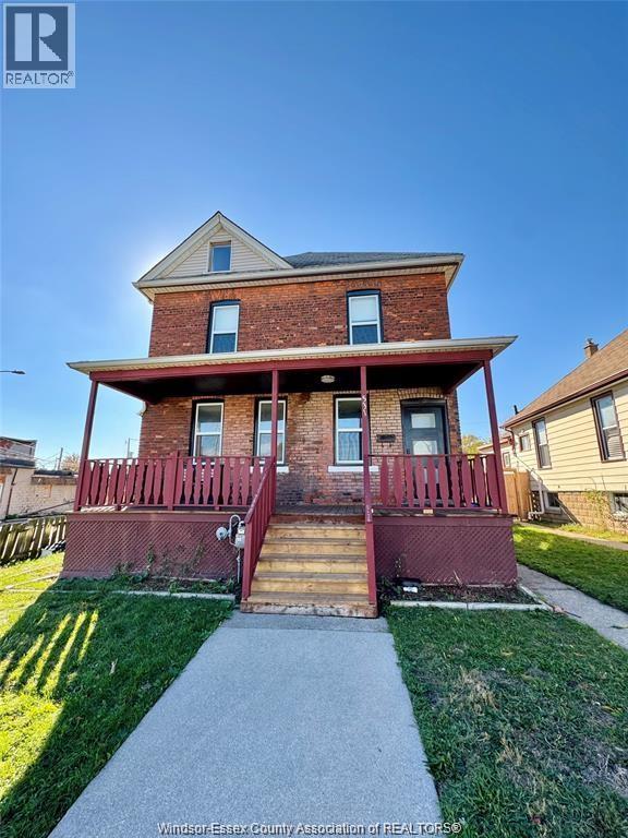 531 Langlois , Windsor, ON, N9A2G3
