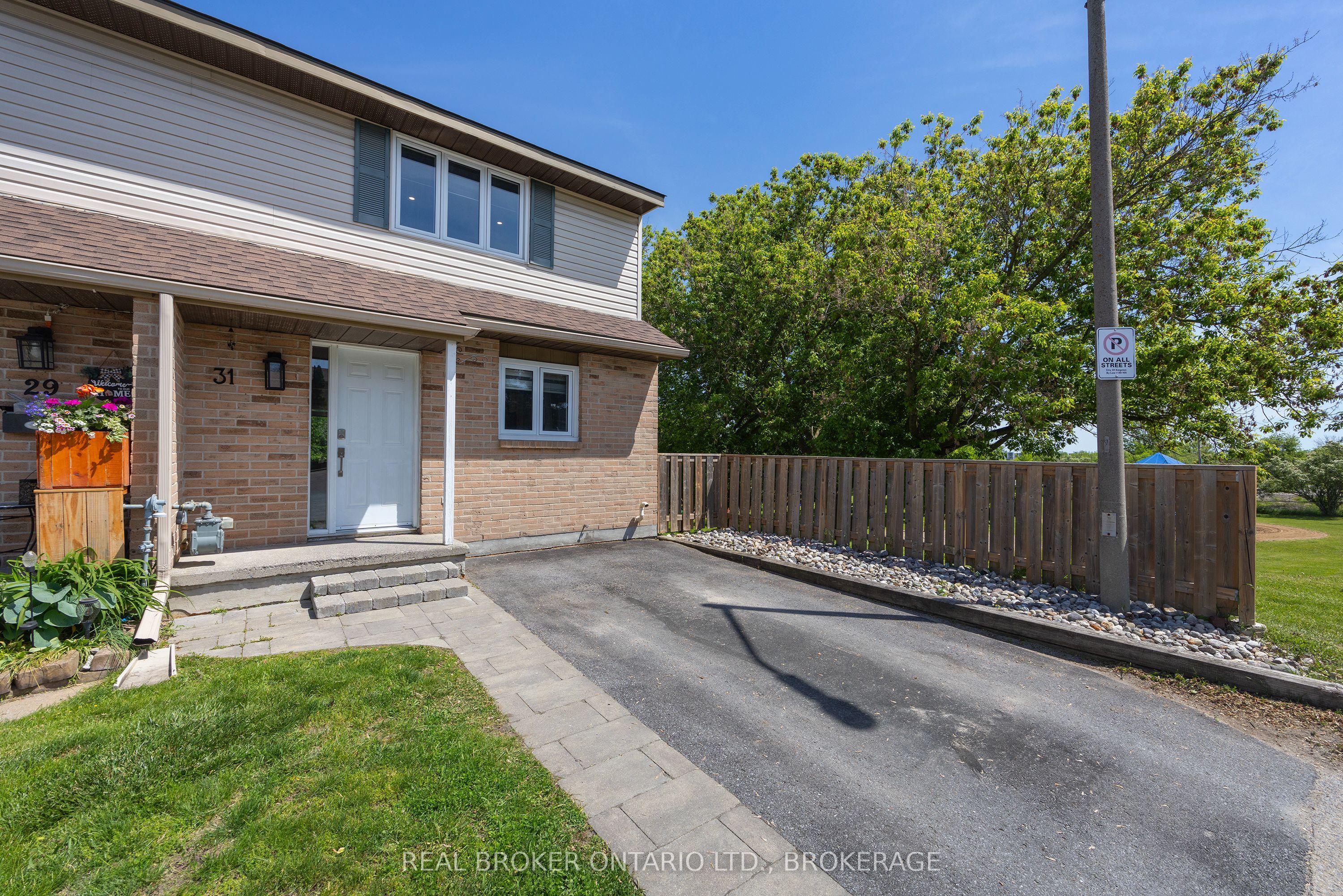 31 Coventry Crescent, Kingston, ON, K7M 7S1 photo 2