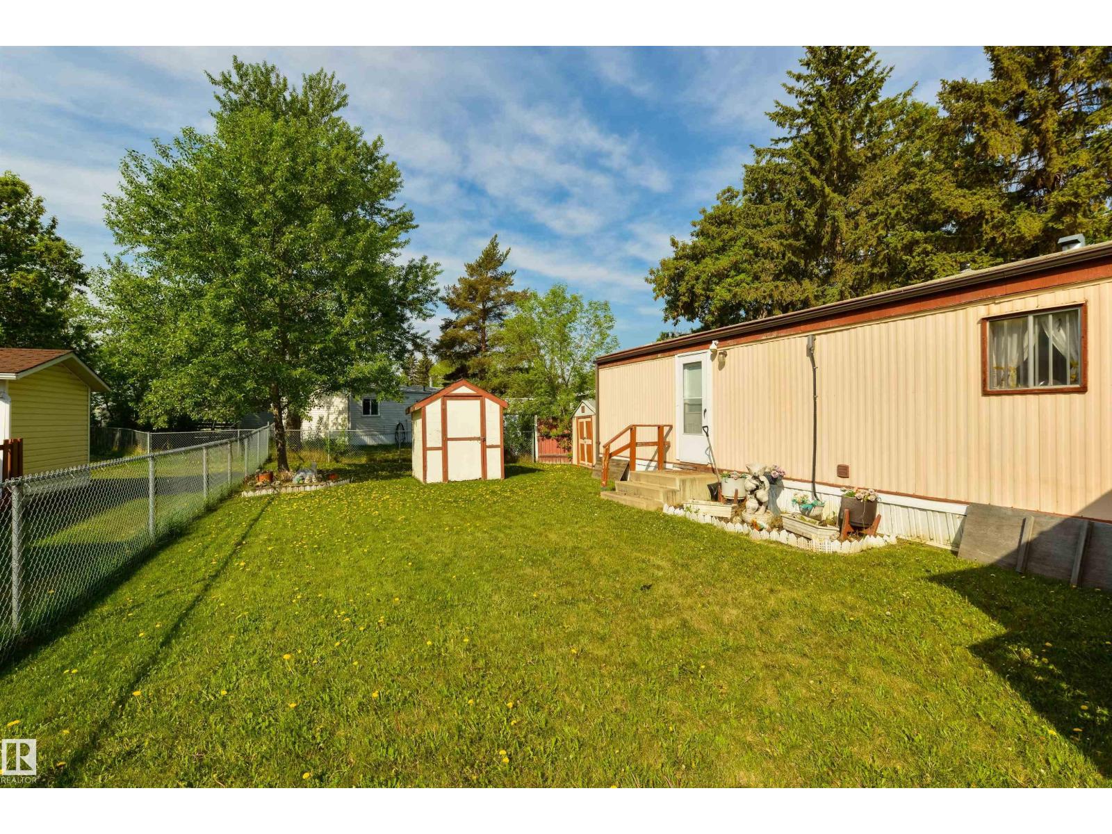 8 Keyhole Crescent NW, Edmonton, AB, T6P1B7 photo 4