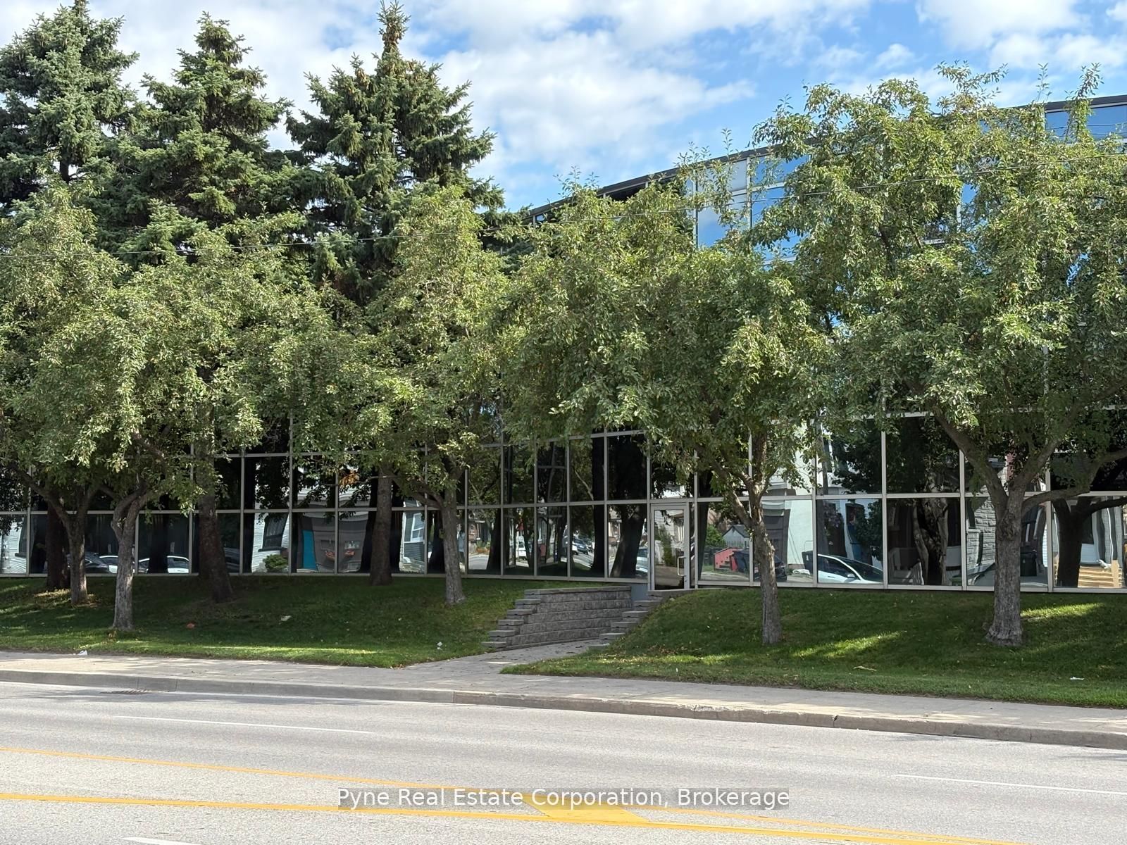 101-207 Weston Road, Toronto, ON, M6N 4Z3