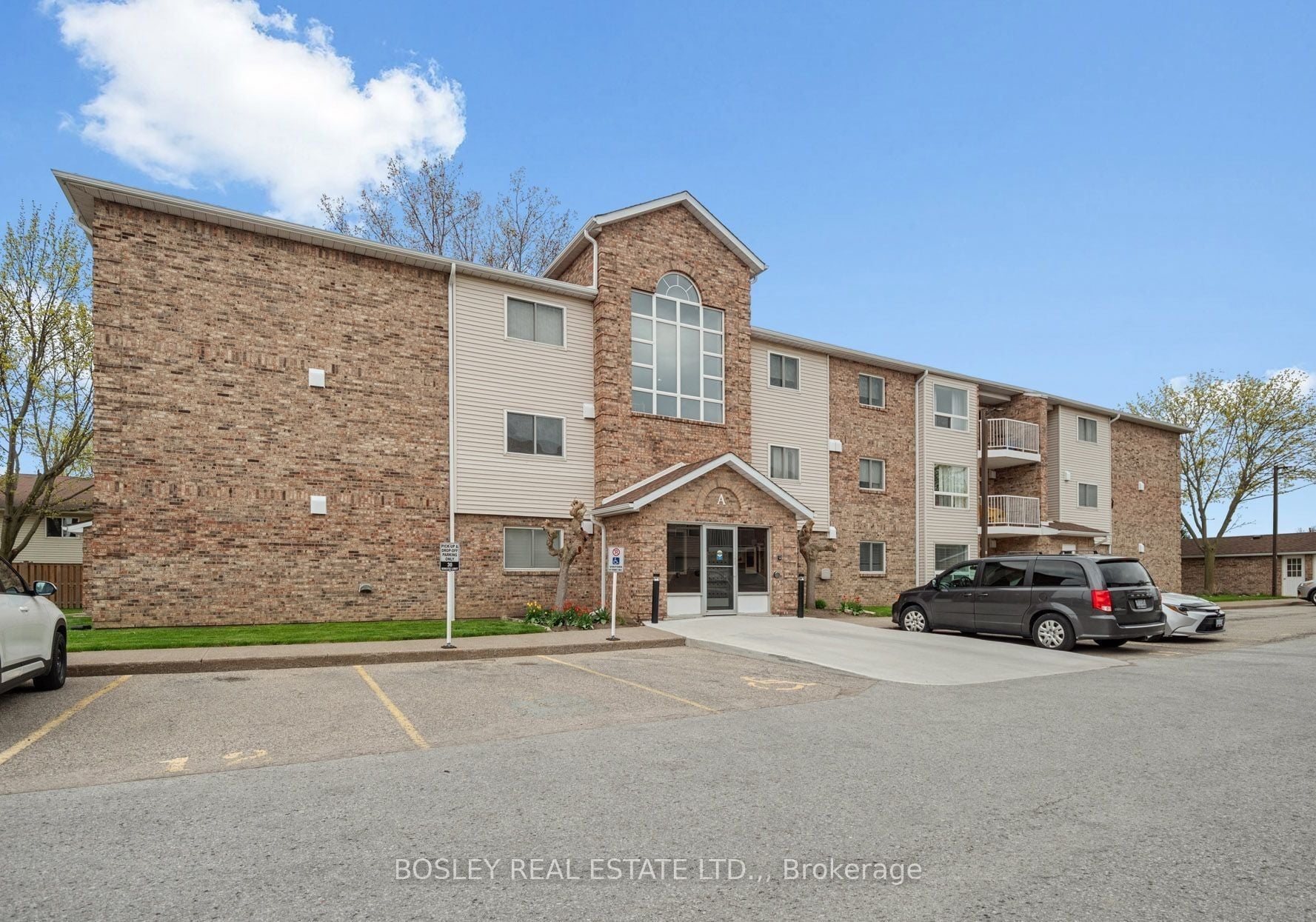 205A-1061 Vansickle Road N, St. Catharines, ON, L2S 2X4 photo 2