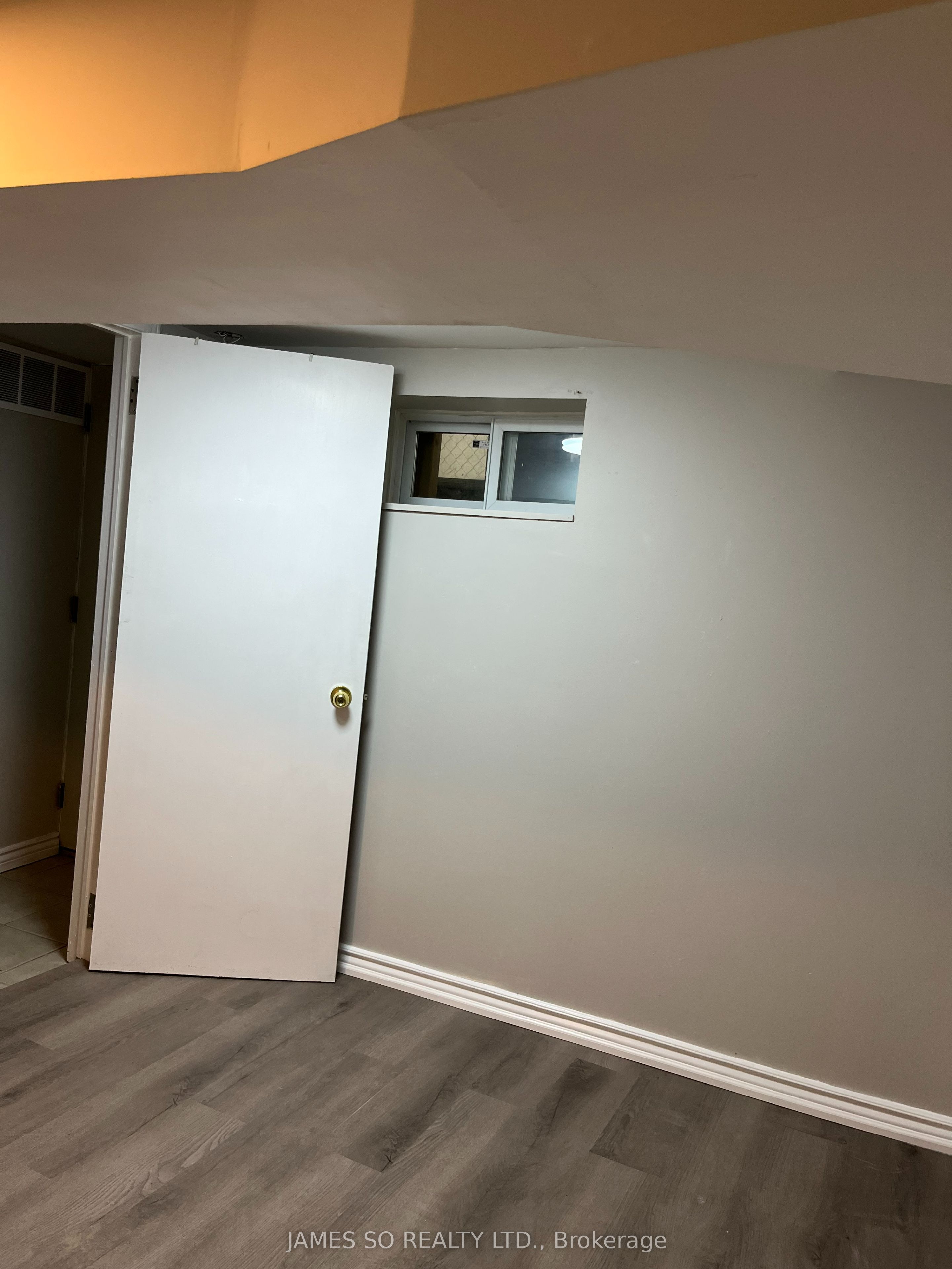Bmst-252 Broadview Avenue, Toronto, ON, M4M 2G7 photo 2