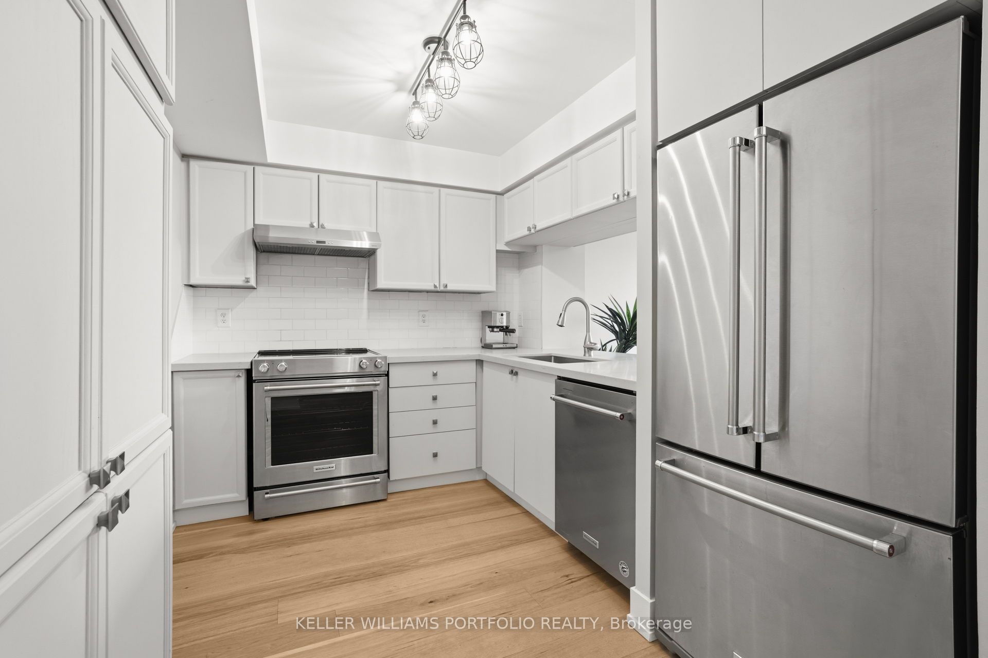Additional image 2 of 802-190 Manitoba Street, Toronto, ON, M8Y 3Y8