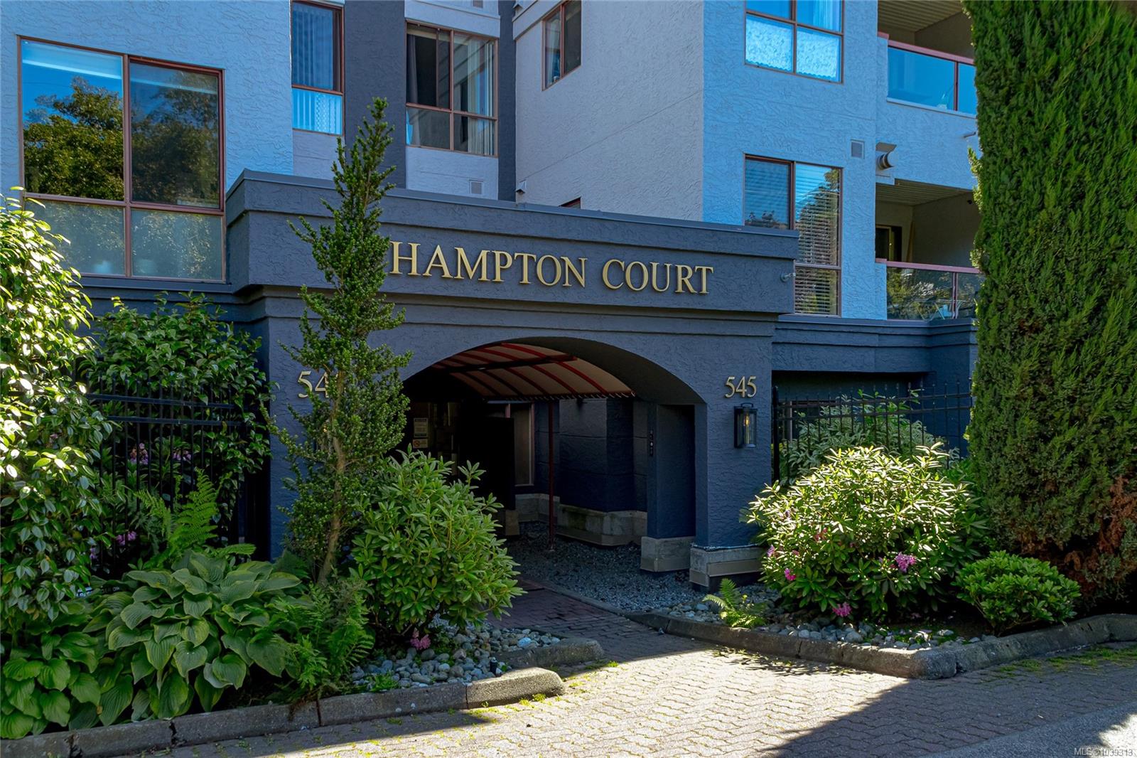 #407-545 Manchester Road, Victoria, BC, V8T 5H6 photo 2