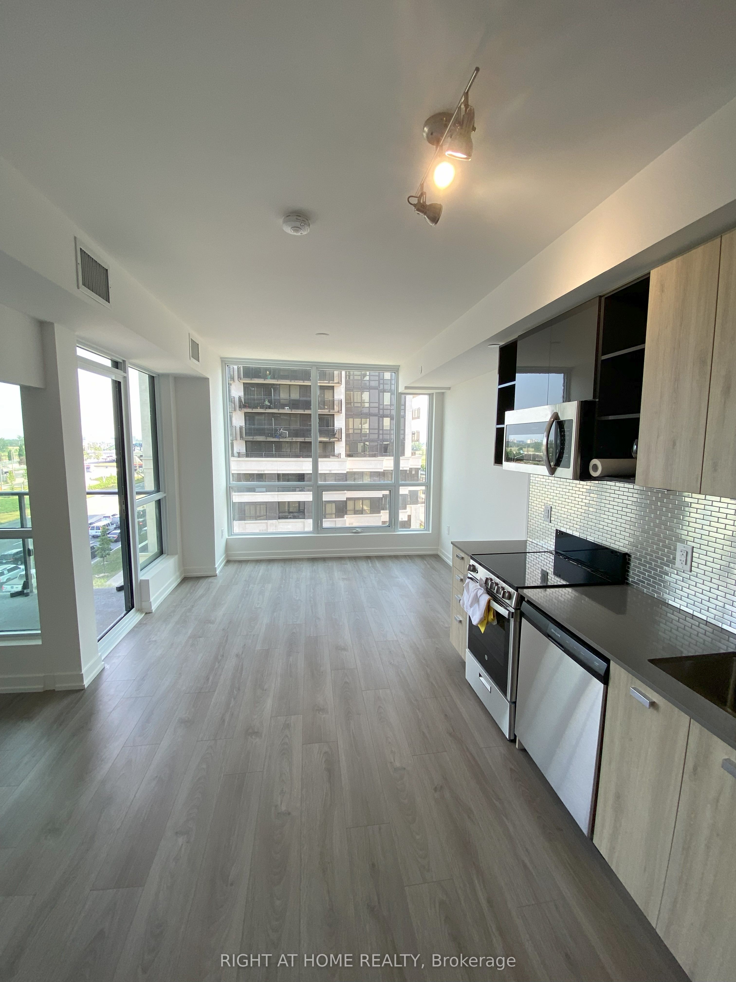 512-10 De Boers Drive, Toronto, ON, M3J 0L6