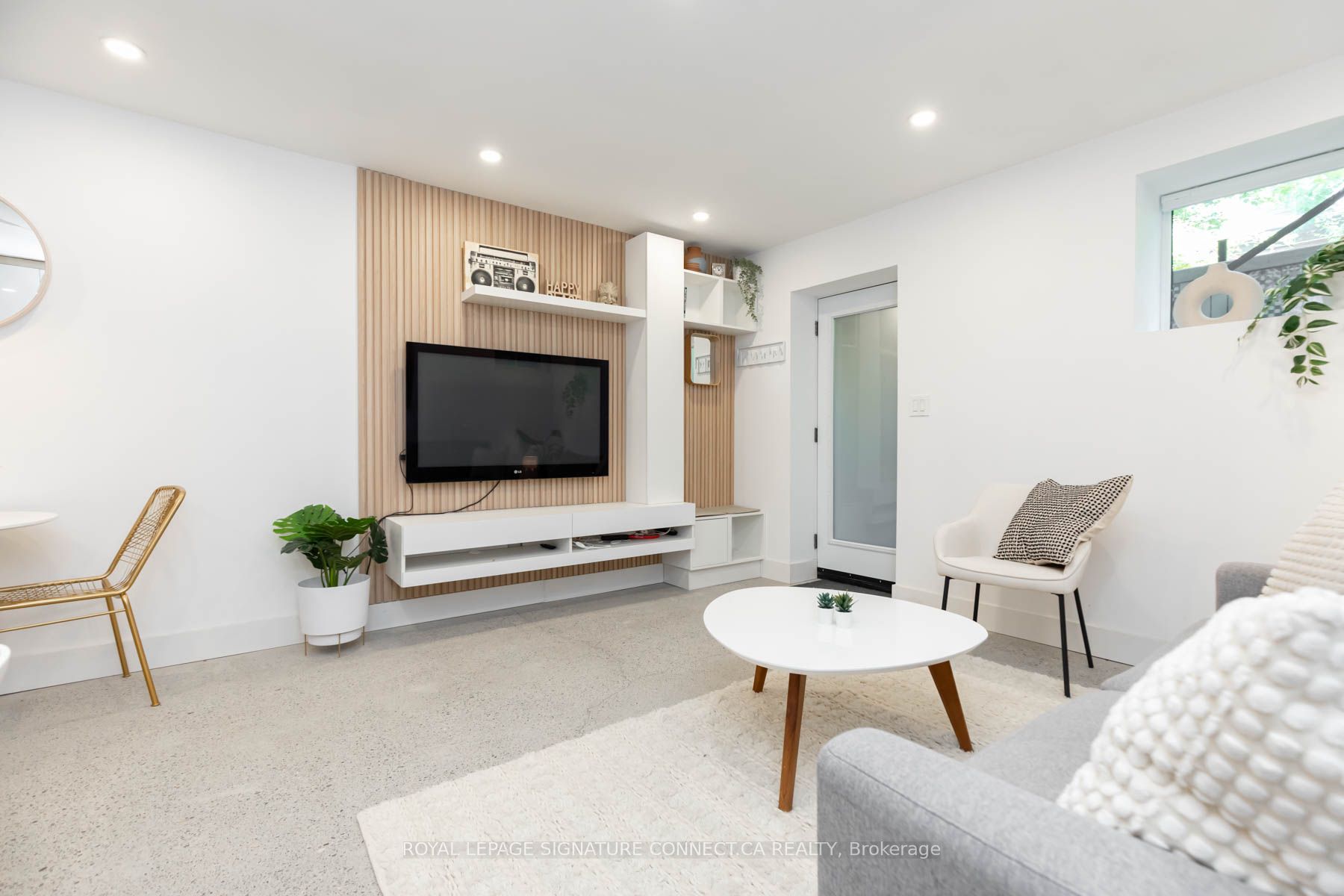 Lower-55 Dearbourne Avenue, Toronto, ON, M4K 1M6 photo 4
