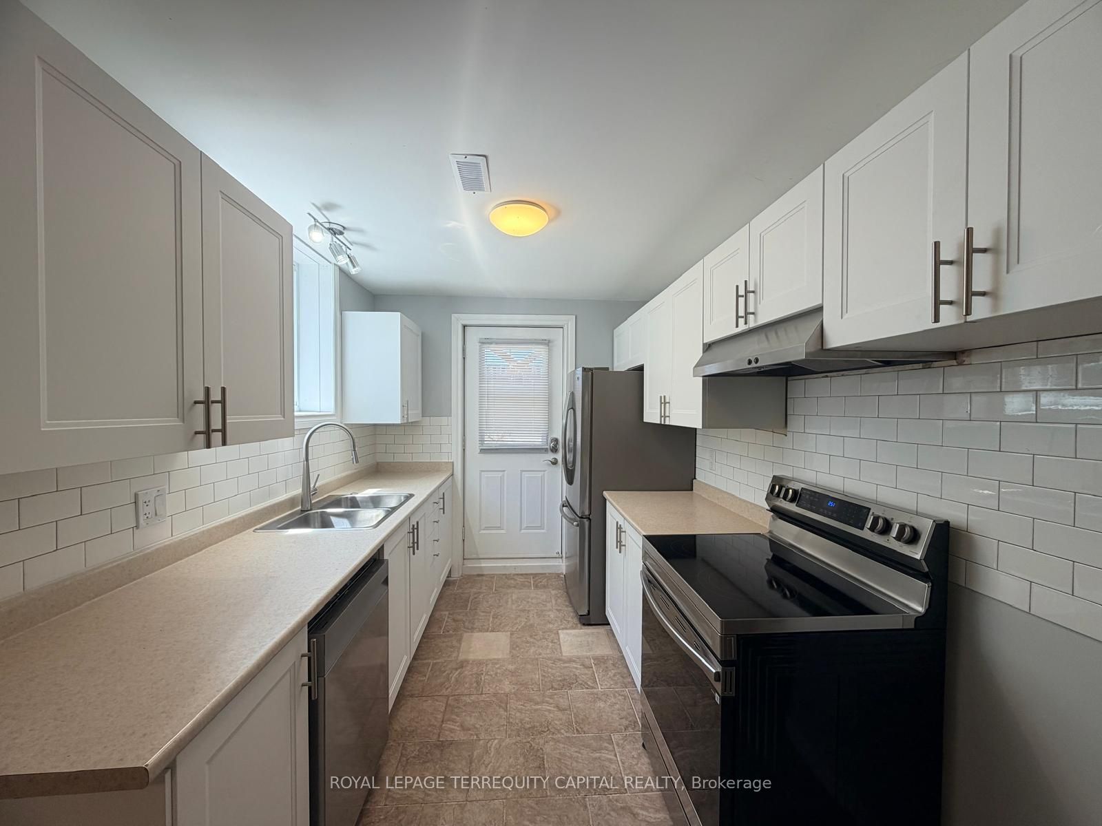 Lower-28 Brighton Road, Barrie, ON, L4M 6S4 photo 4