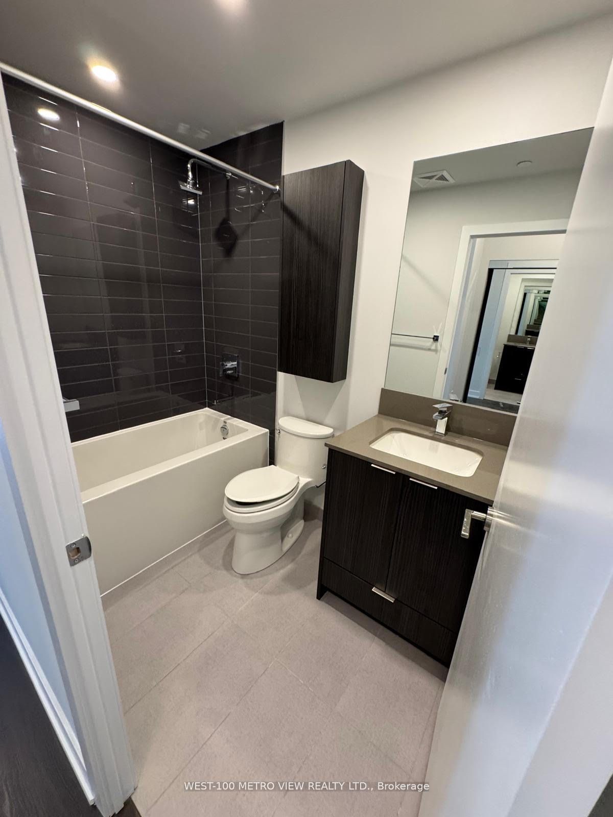 Additional image 4 of 2504-430 Square One Drive, Mississauga, ON, L5B 0L6
