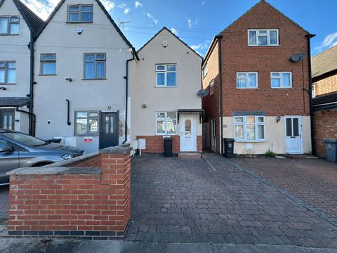 Roundhay Road, Leicester LE3