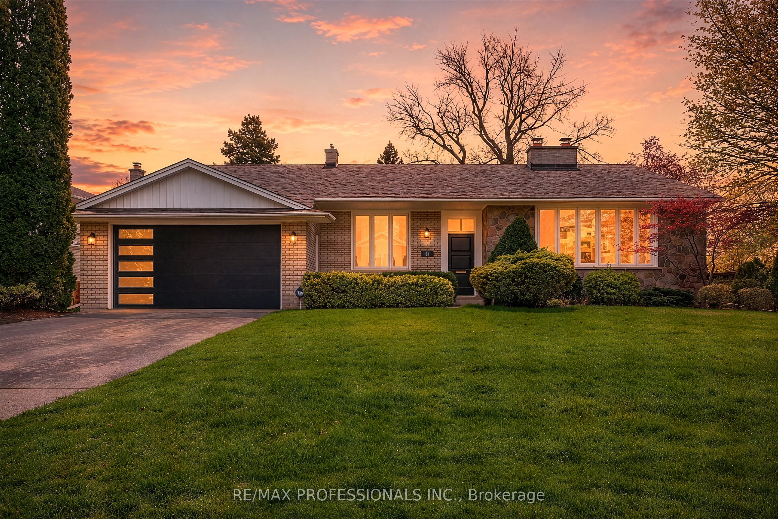 23 Ravensbourne Crescent, Toronto, ON, M9A 2A9
