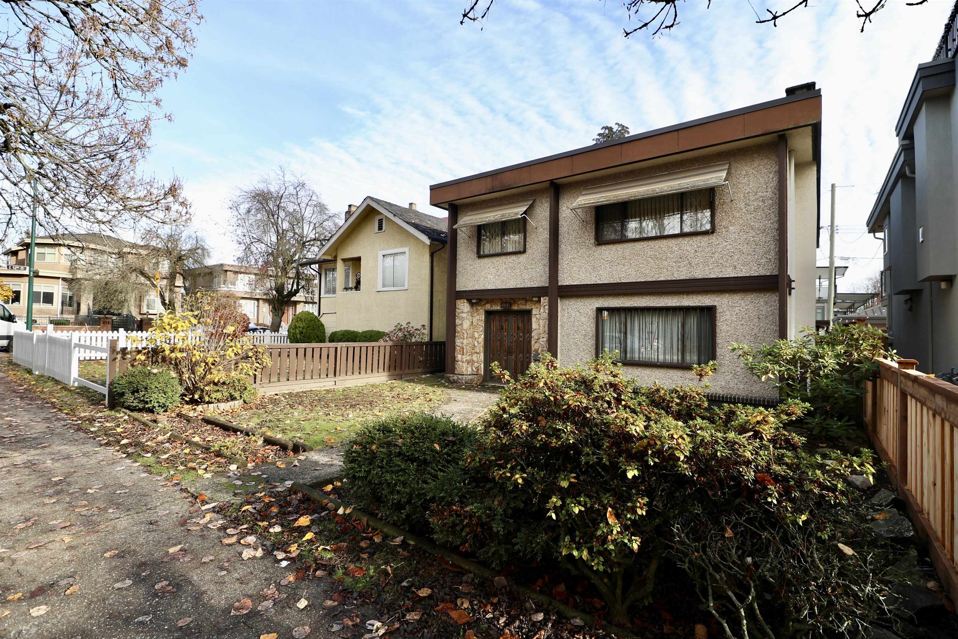 6816 Ontario Street, Vancouver, BC, V5X 3B3