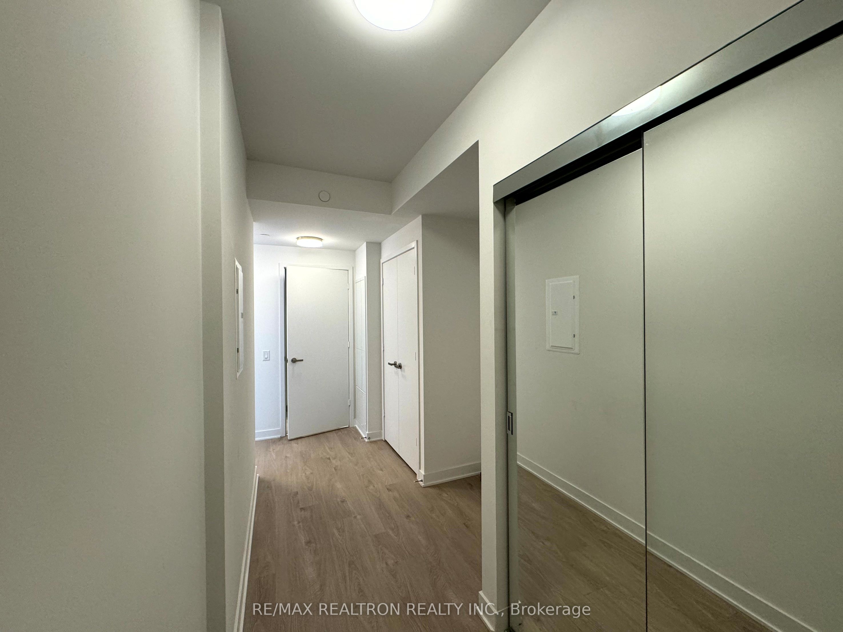1401-3900 Confederation Parkway, Mississauga, ON, L5B 0M3 photo 3