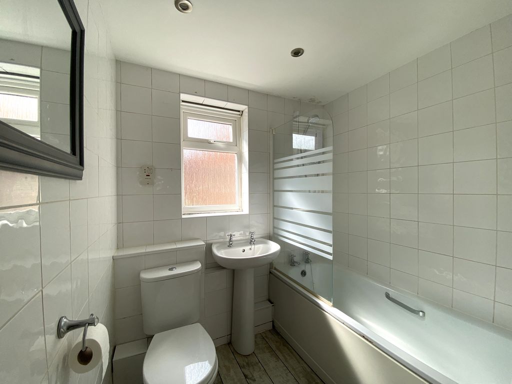 Additional image 10 of 2 bed flat for saleBardfield Way, Rayleigh SS6