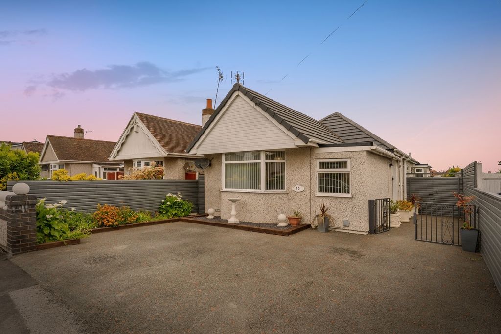 3 bed bungalow for saleRosehill Road, Rhyl, Denbighshire LL18