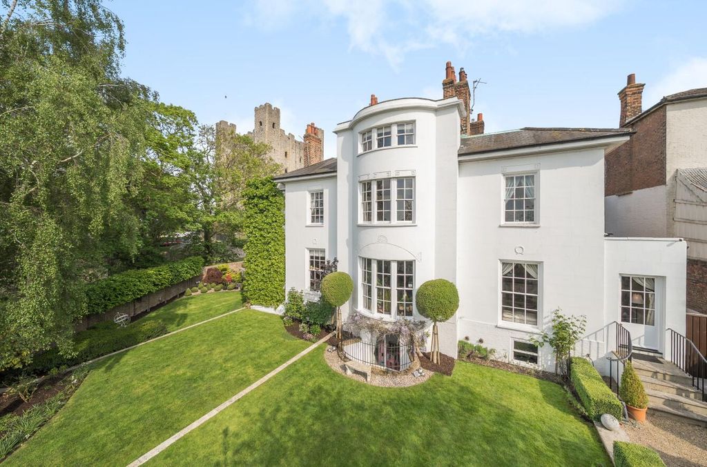 5 bed town house for saleGeorgian Elegance, Boley Hill, Rochester ME1
