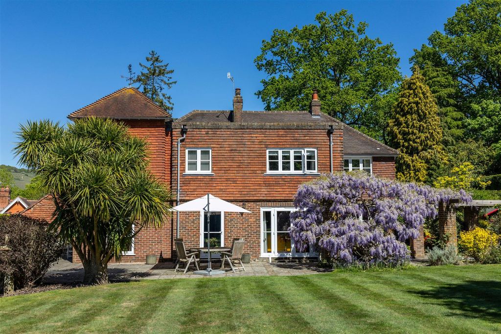 5 bed detached house for saleCliftons Lane, Reigate RH2