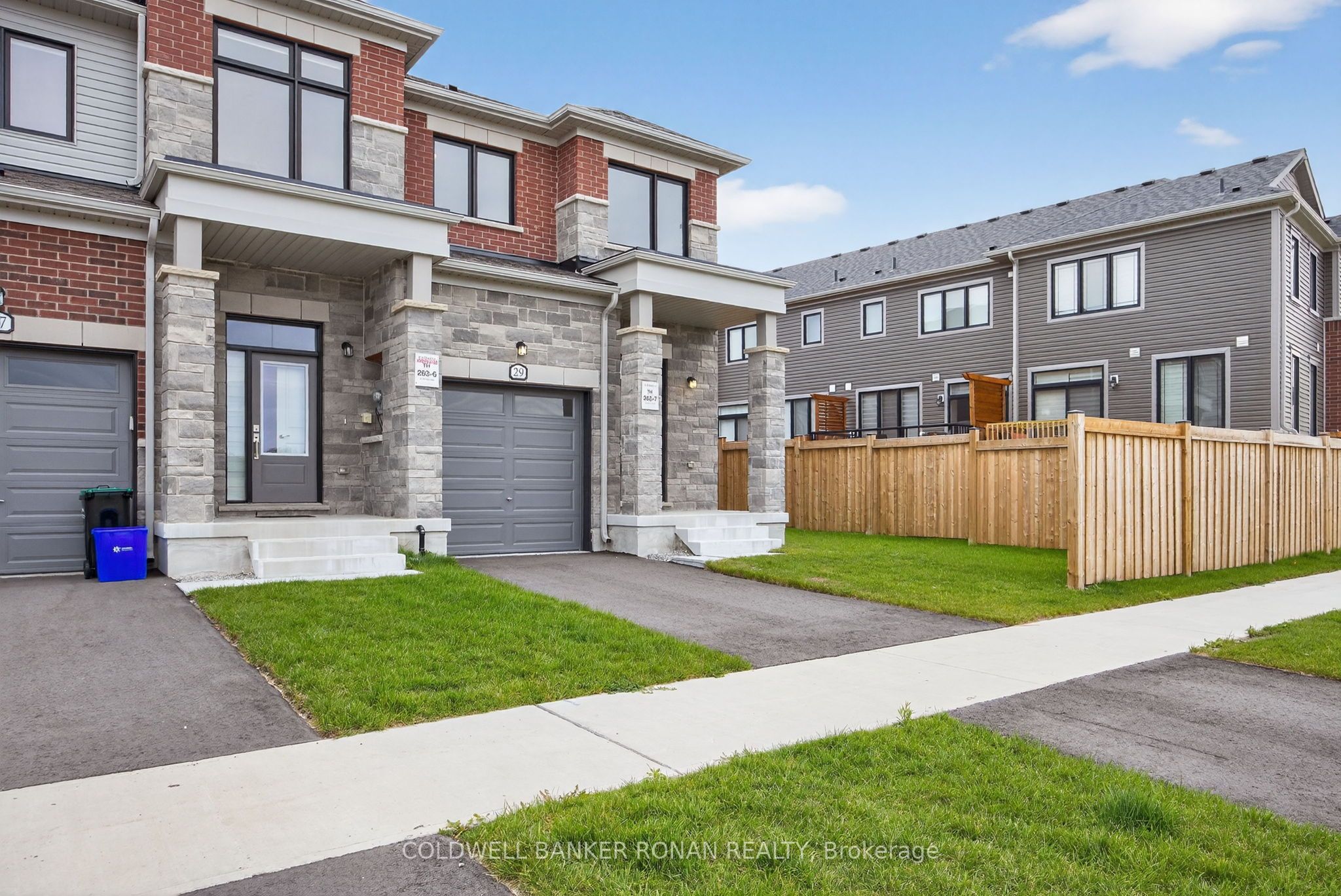29 Milady Crescent, Barrie, ON, L9J 0X3 photo 2