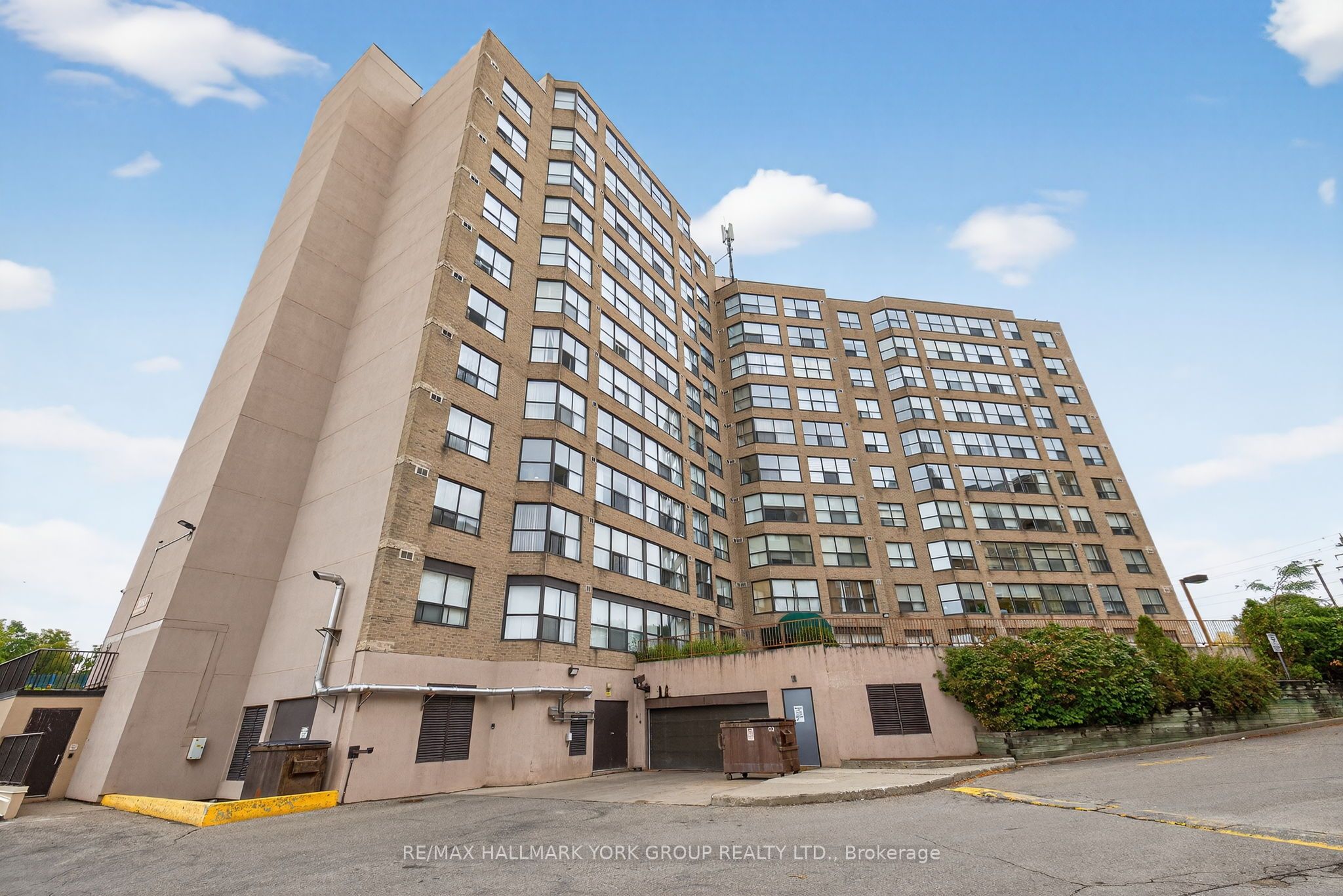 906-250 Davis Drive, Newmarket, ON, L3Y 7T7