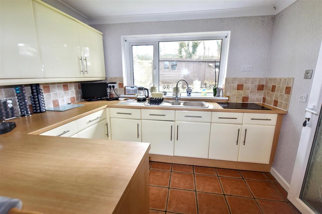 Additional image 7 of 4 bed detached bungalow for salePark Road, Redruth TR15
