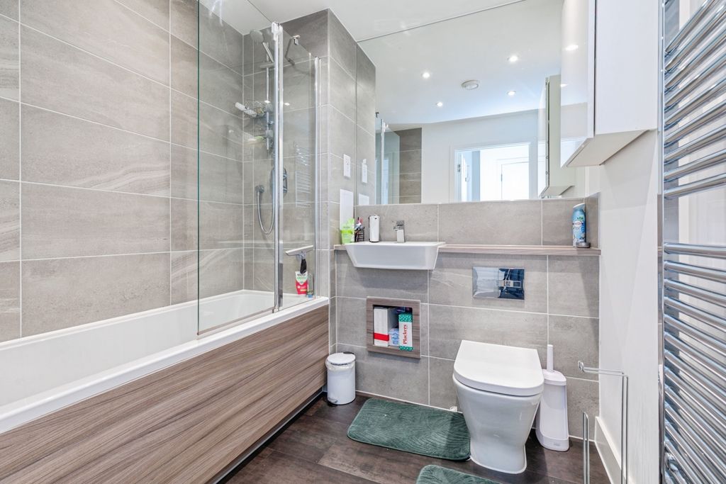 Additional image 12 of 2 bed flat for sale1 Glenway Road, Rochester ME1