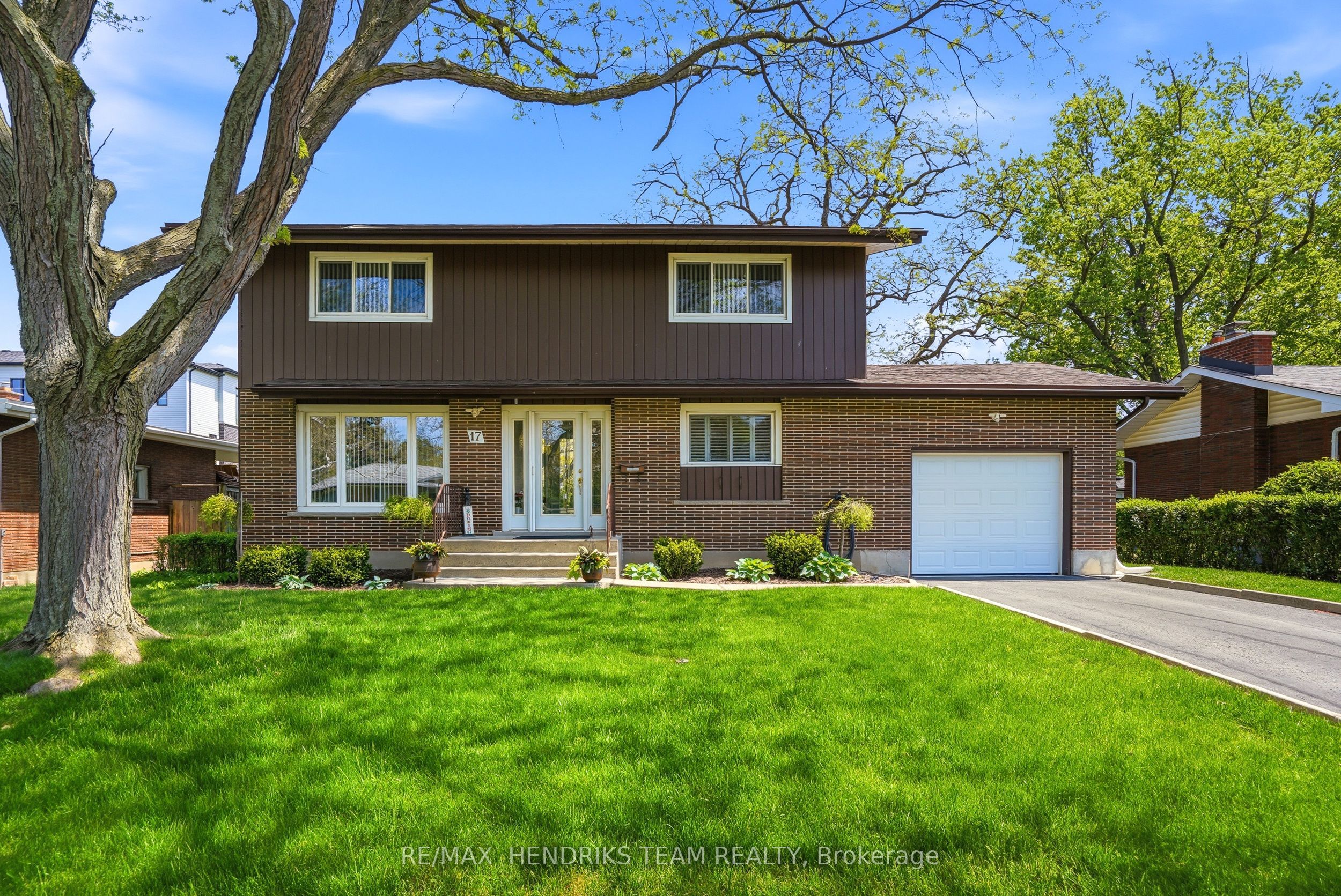 17 Jasmin Crescent, St. Catharines, ON, L2T 2B9