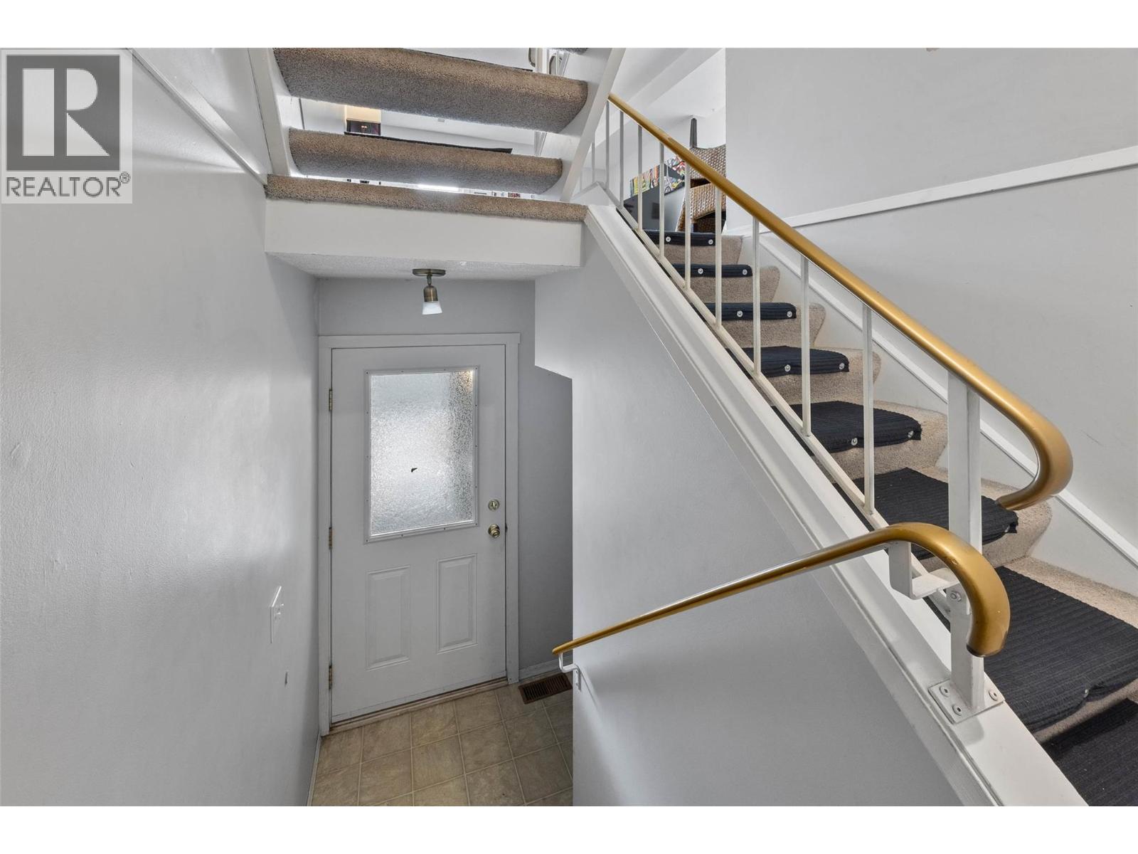 23-1435 Summit Drive, Kamloops, BC, V2E1S4 photo 3