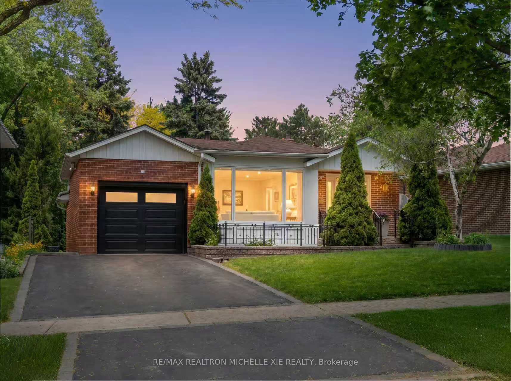 8 Meadowglade Crescent, Toronto, ON, M2J 1C7 photo 2