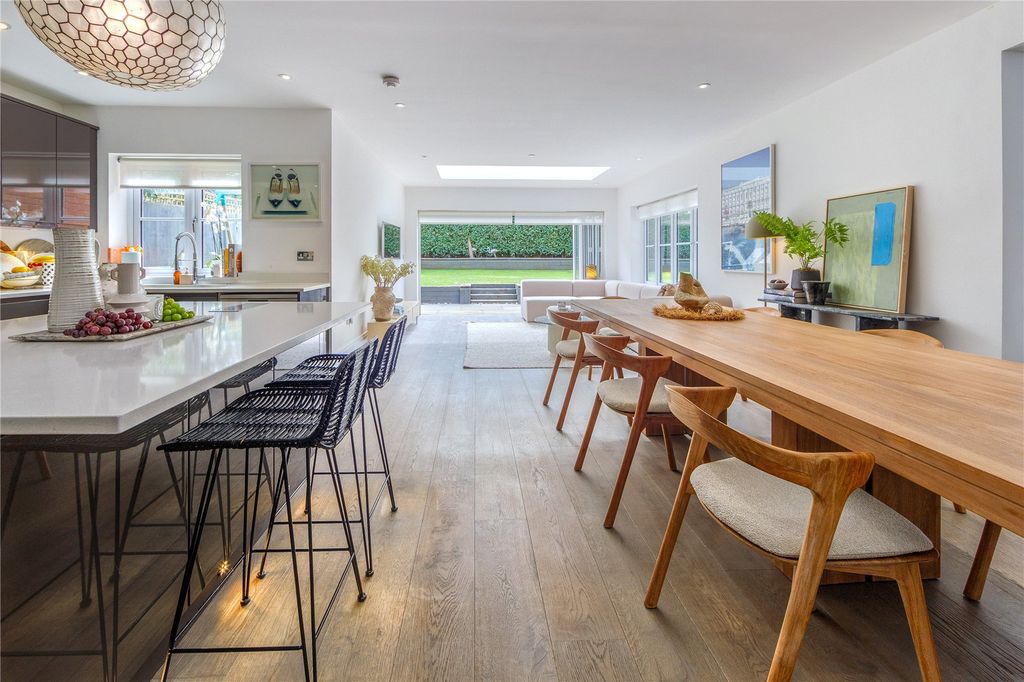 Additional image 4 of 6 bed detached house for saleViburnum Gate, Radlett, Hertfordshire WD7