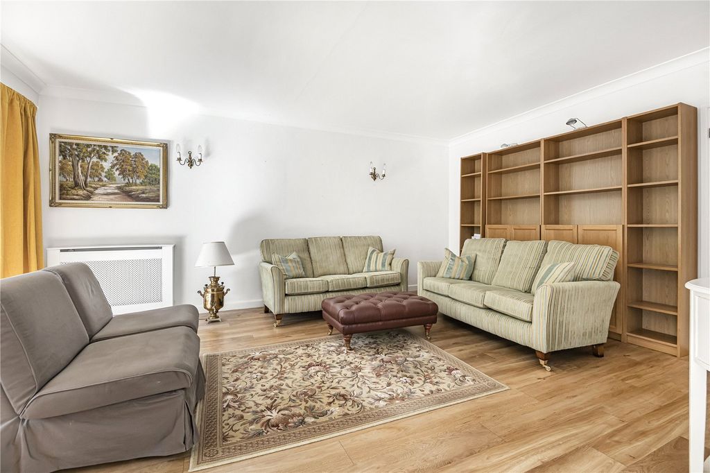 Additional image 4 of 2 bed flat for saleHigh Firs, Gills Hill, Radlett, Hertfordshire WD7