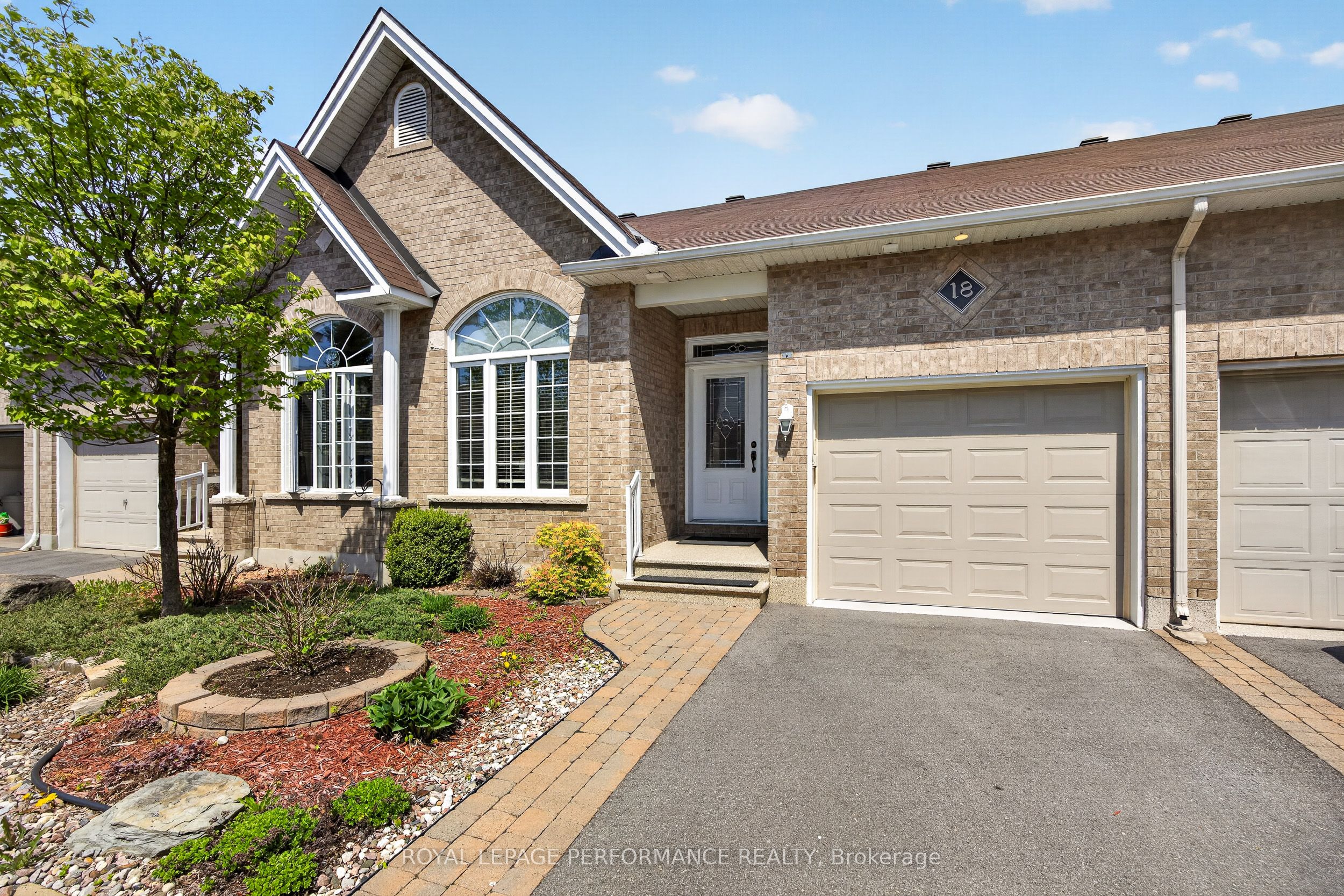 18 Chapelier Private, Ottawa, ON, K1E 3Y1 photo 4