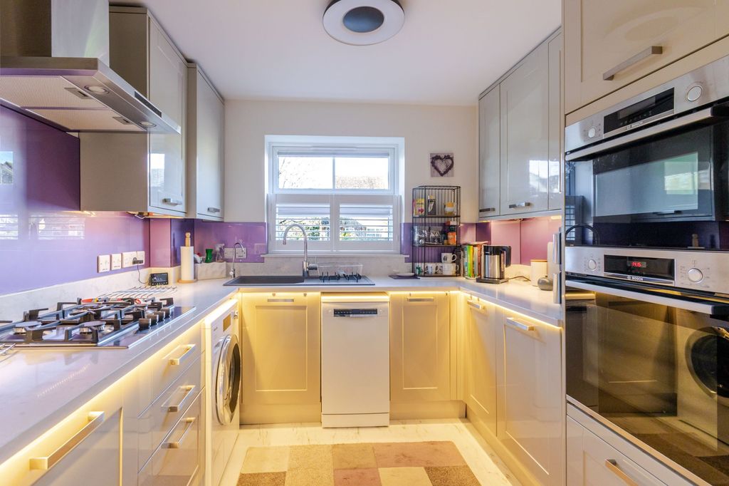 Additional image 4 of 2 bed flat for saleSalters Close, Rickmansworth WD3