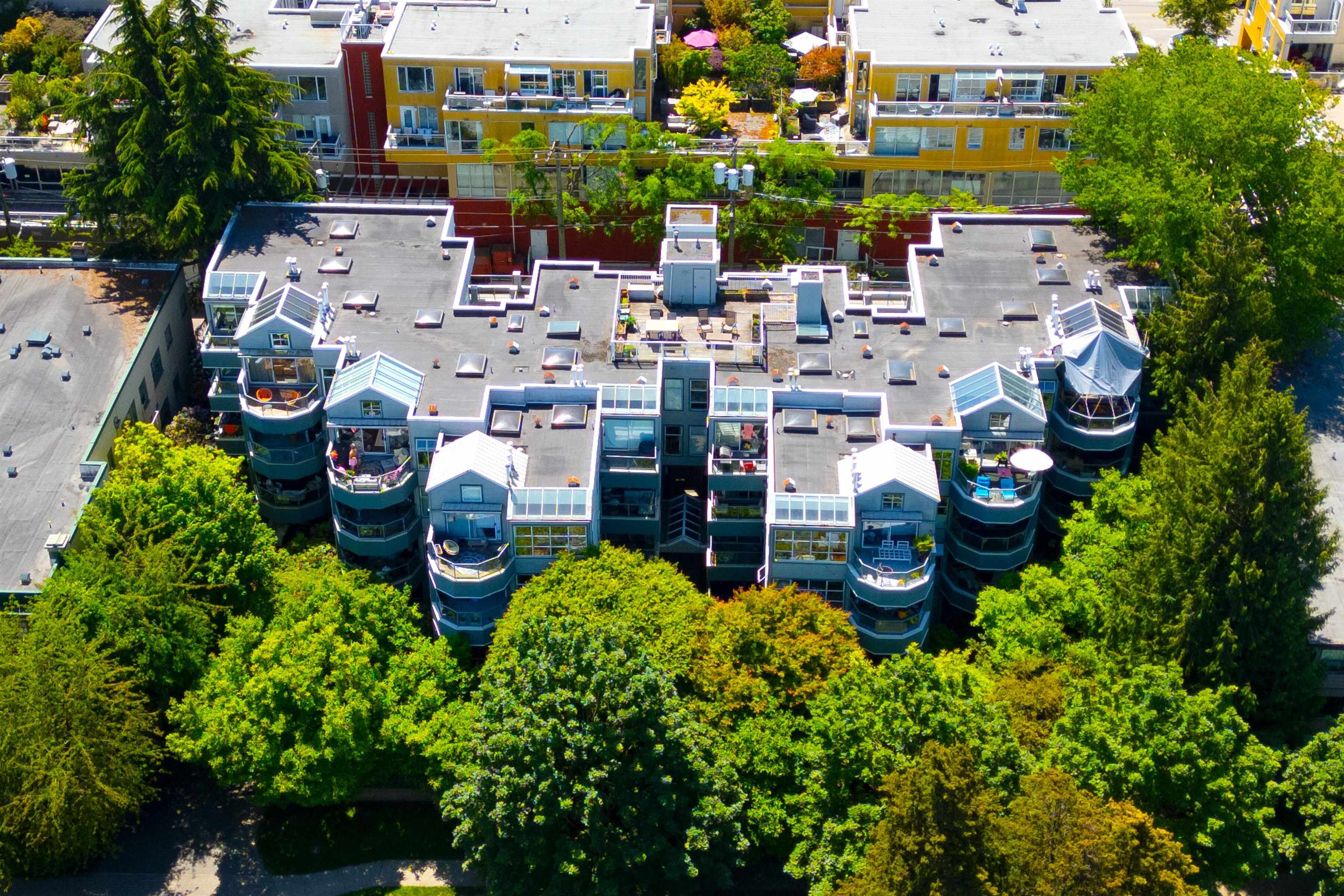 303-2250 3rd Avenue W, Vancouver, BC, V6K 1L4