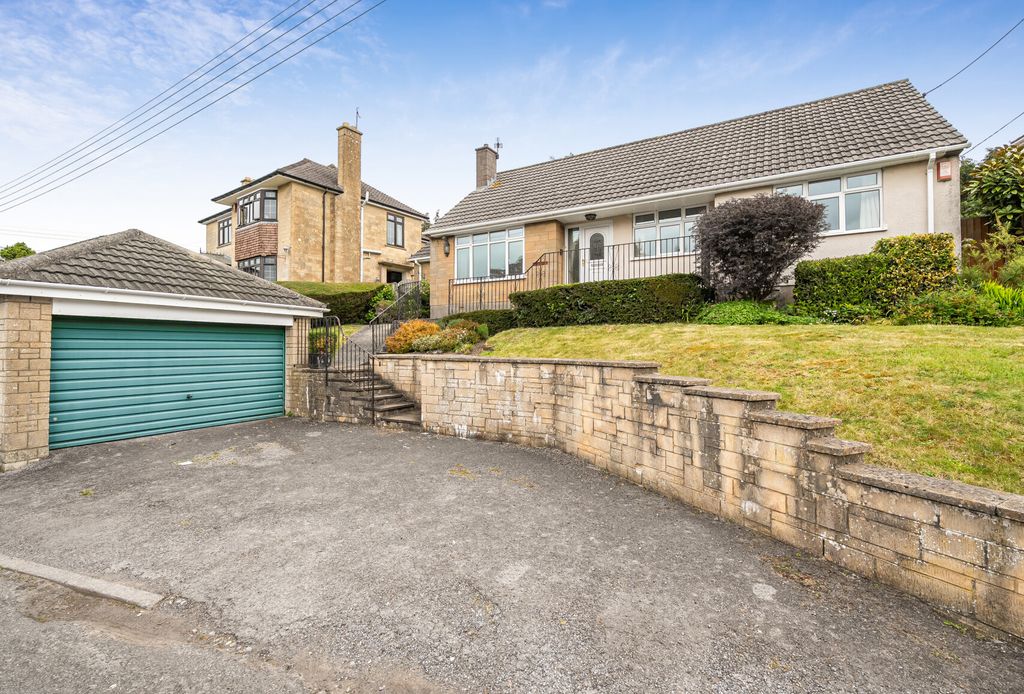 3 bed bungalow for saleSmallcombe Road, Radstock, Somerset BA3