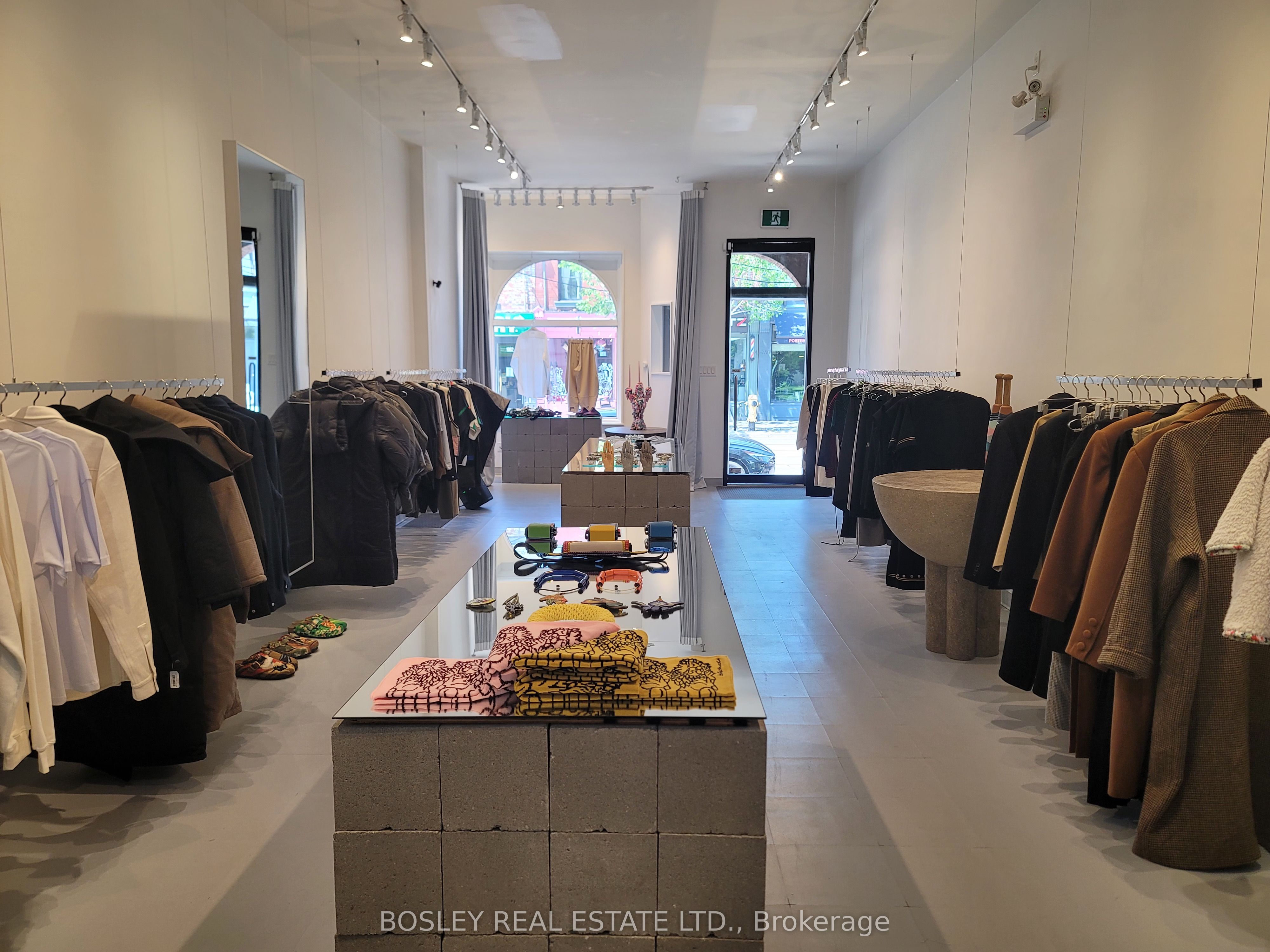 Main-1075 Queen Street W, Toronto, ON, M6J 1H3 photo 4