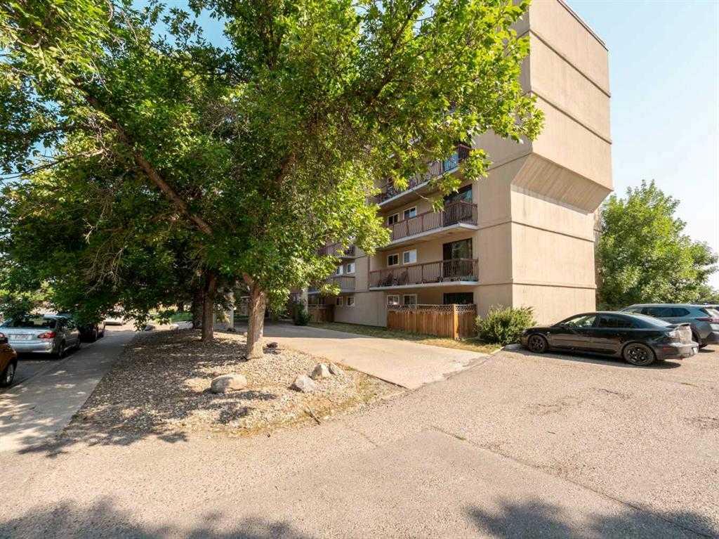 619-5 Berkeley Place W, Lethbridge, AB, T1L 5M9 photo 2