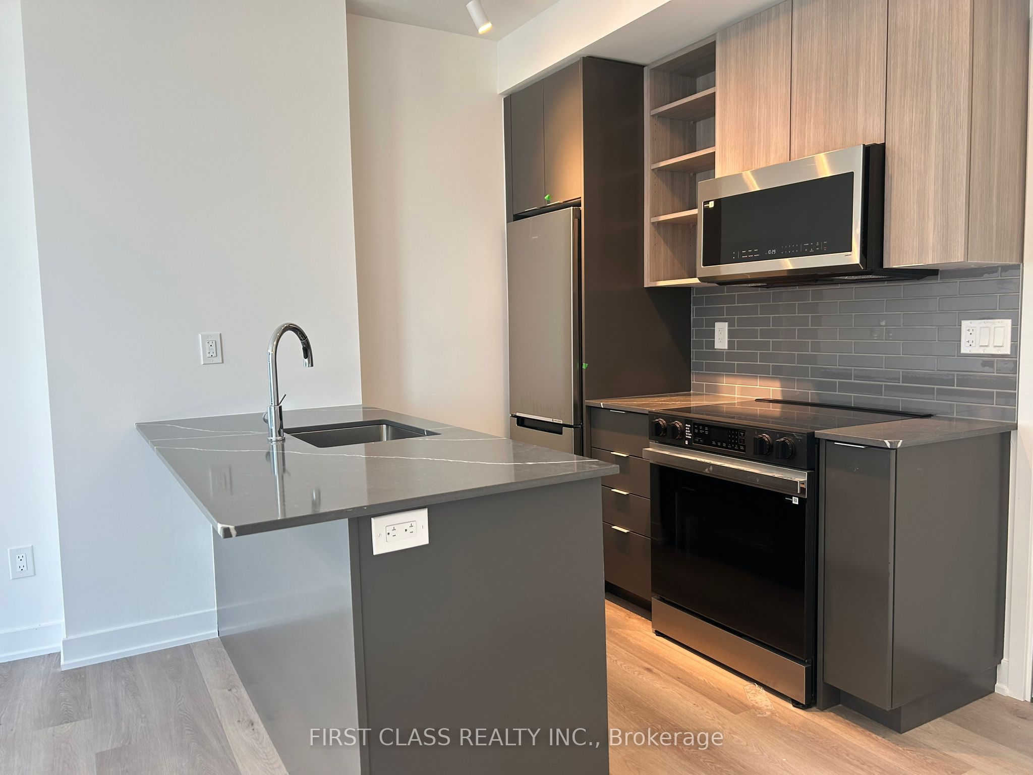 2203-2075 Lakeshore Road, Burlington, ON, L7R 1E2 photo 2