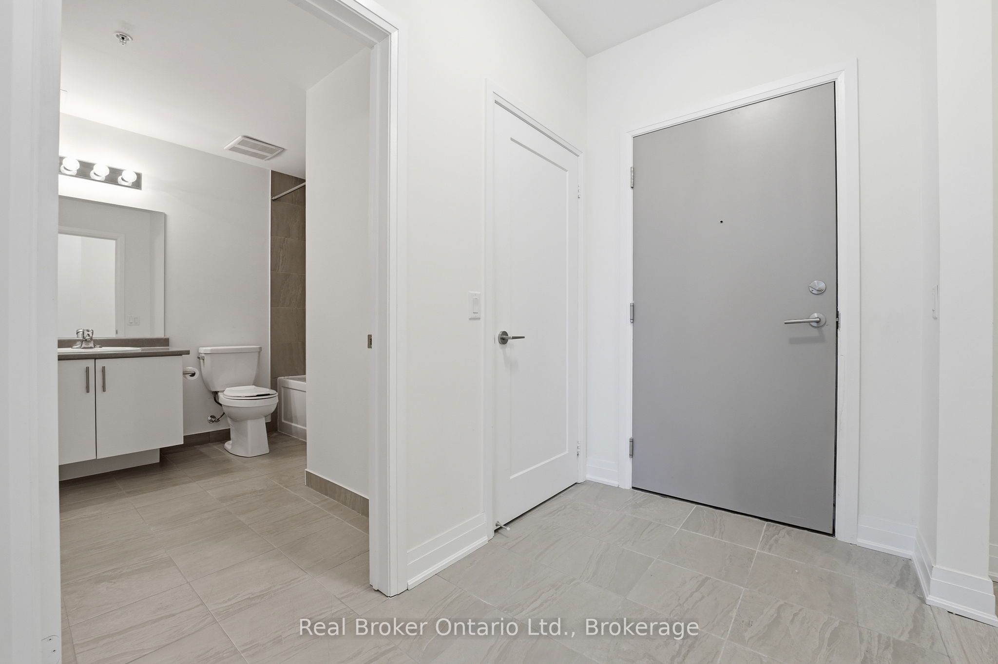 642-16 Concord Place, Grimsby, ON, L3M 0J1 photo 5