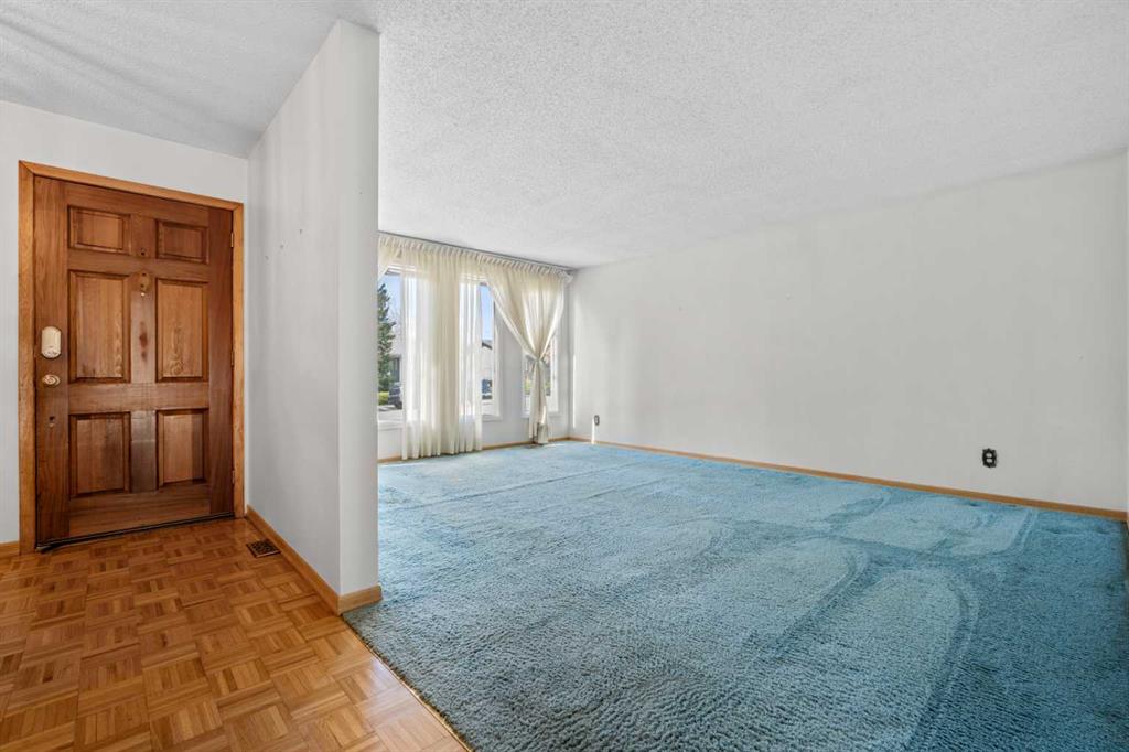 5220 Grove Hill Road SW, Calgary, AB, T3E 4G6 photo 5